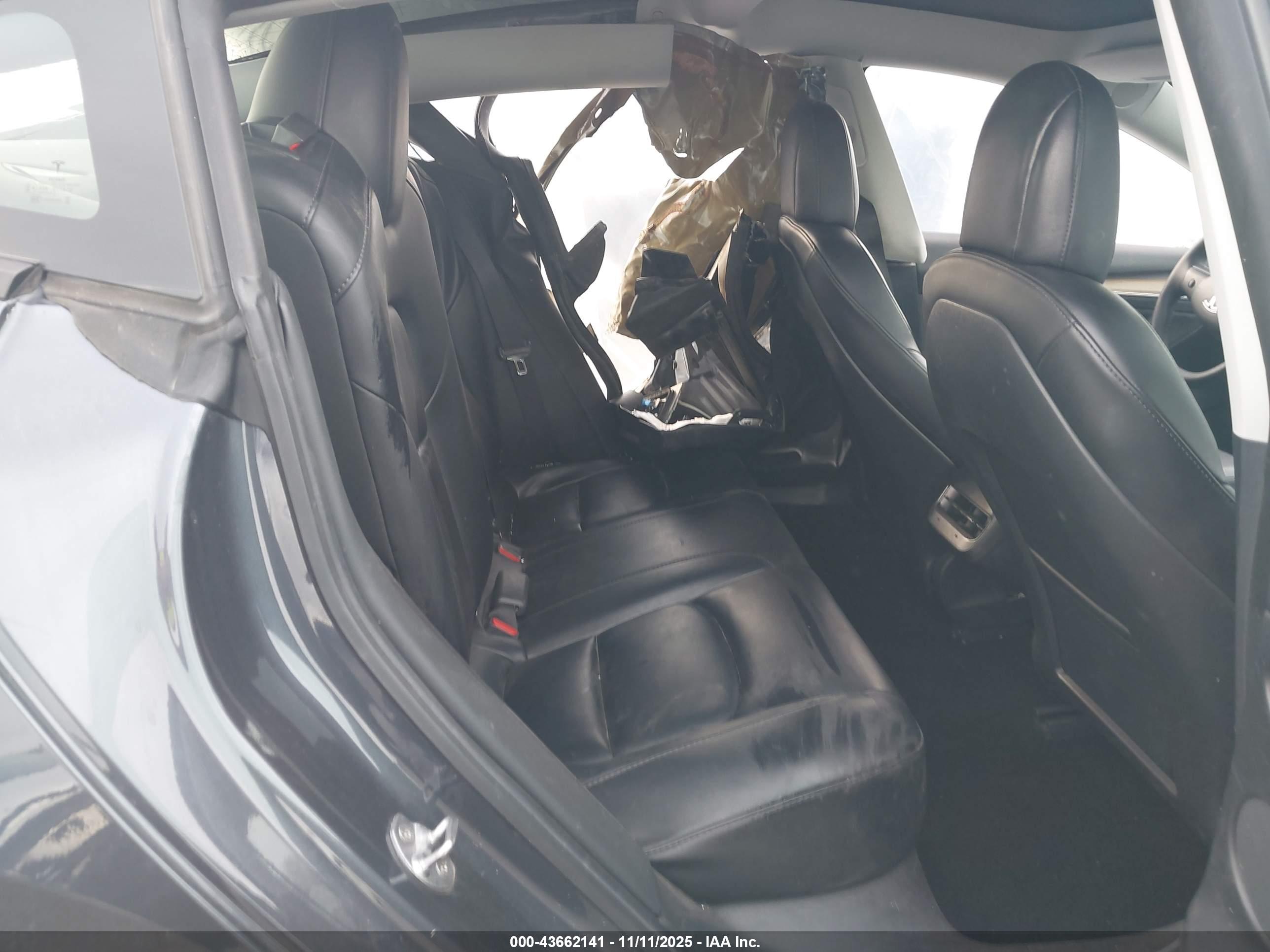 TESLA MODEL image 8