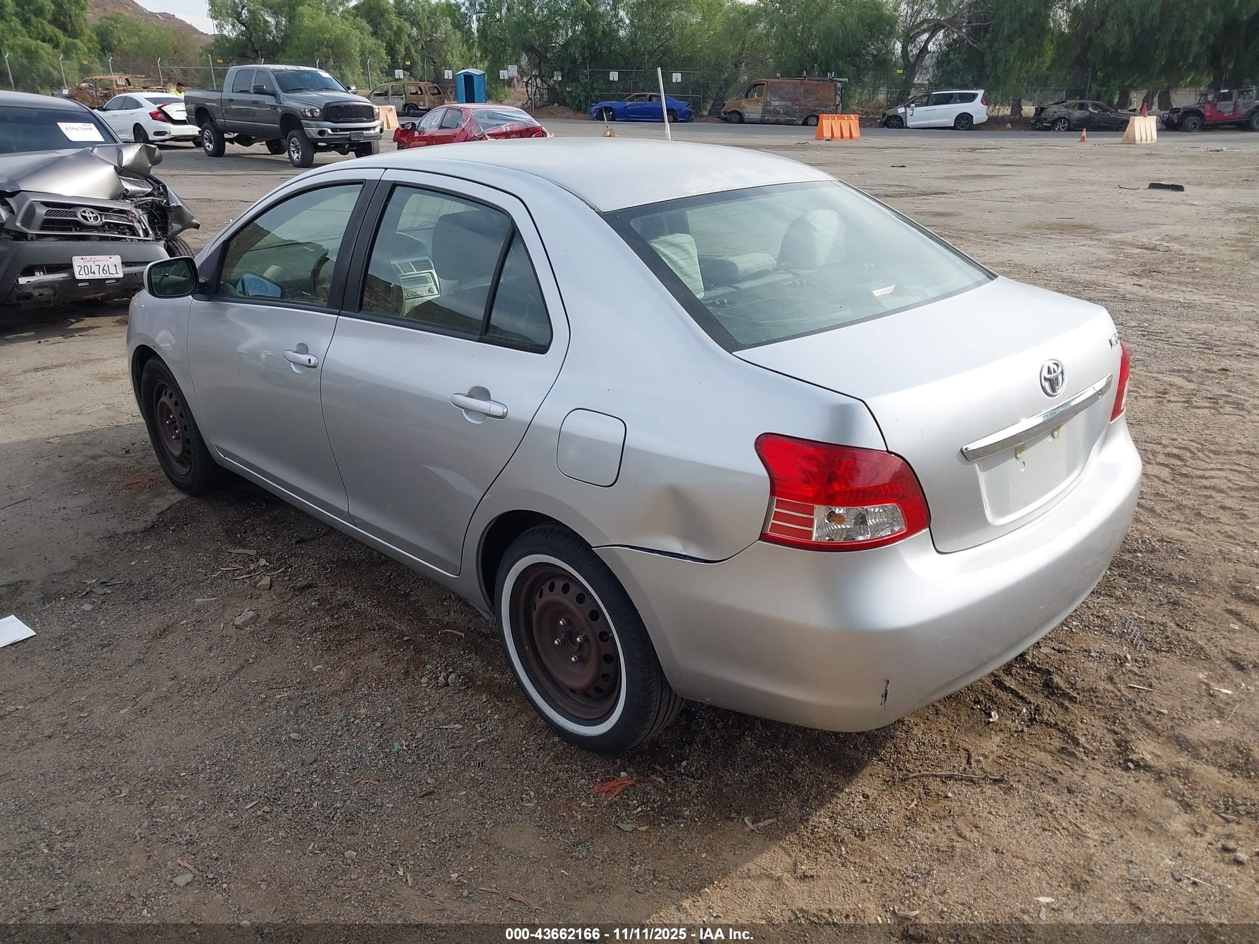 TOYOTA YARIS image 3