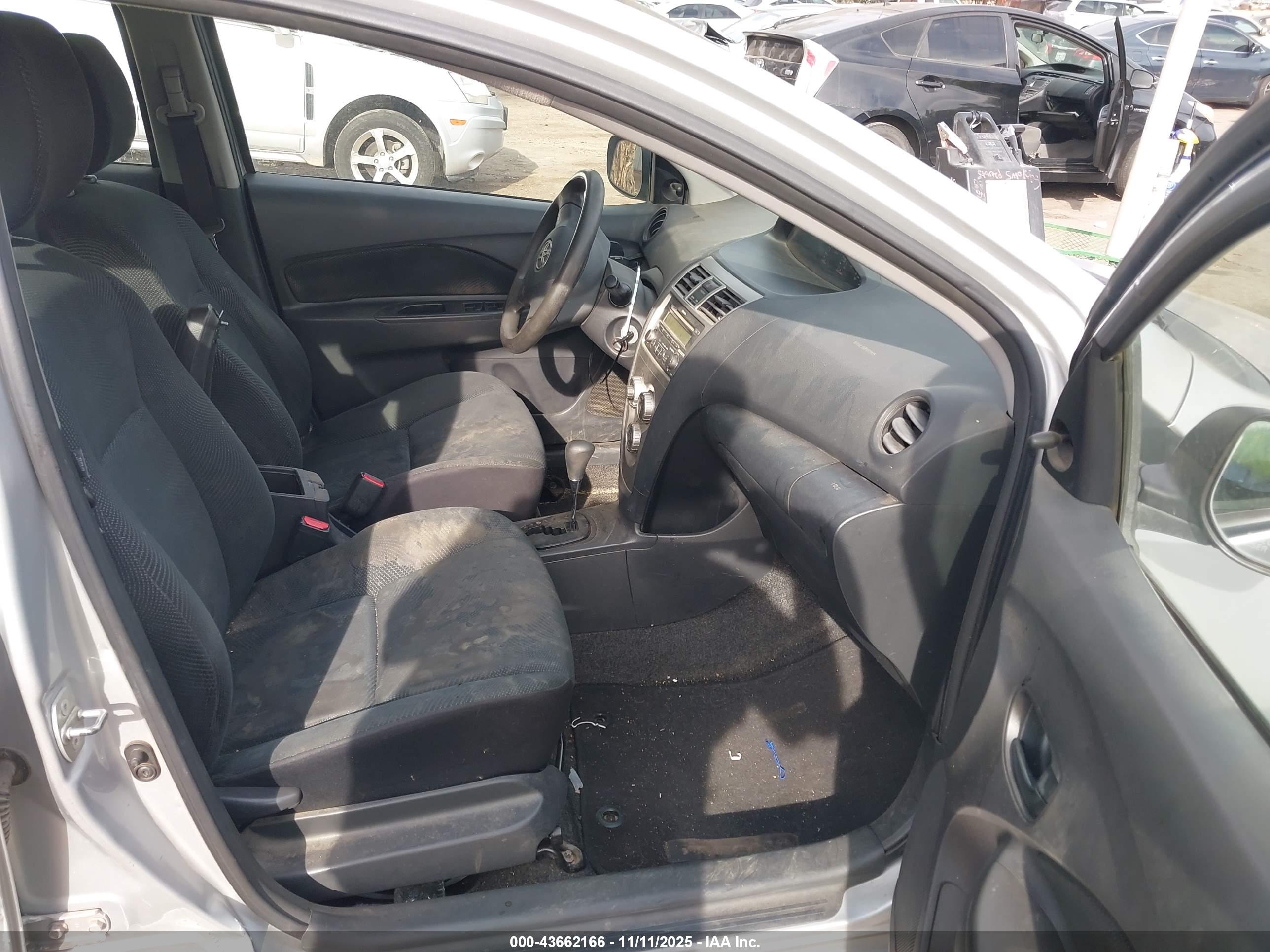 TOYOTA YARIS image 5