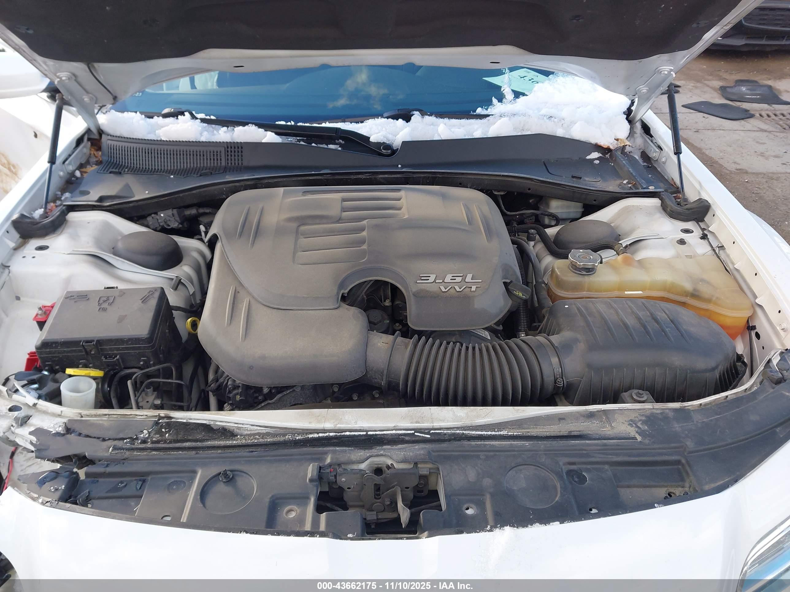 CHRYSLER 300 image 10