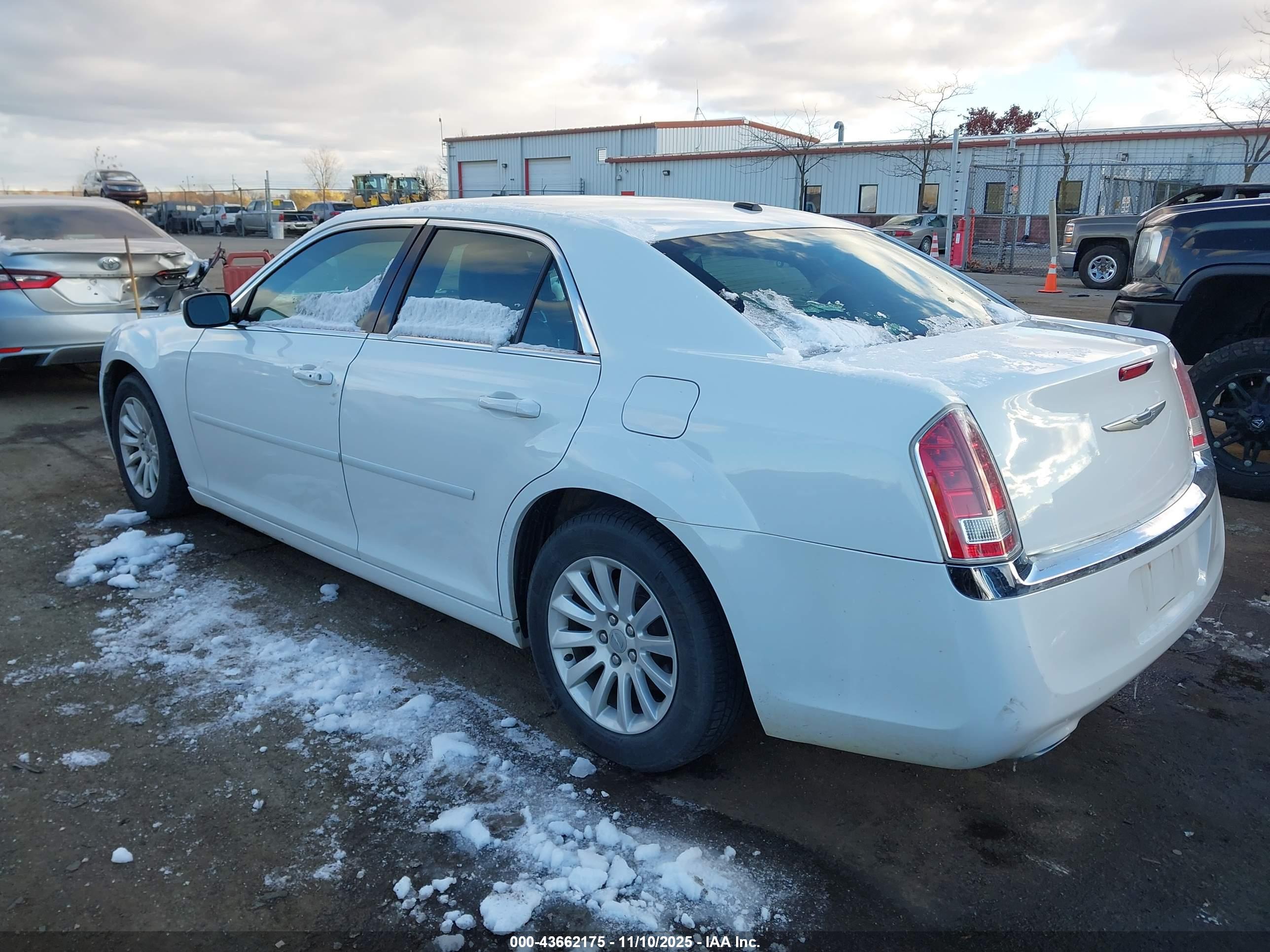 CHRYSLER 300 image 3