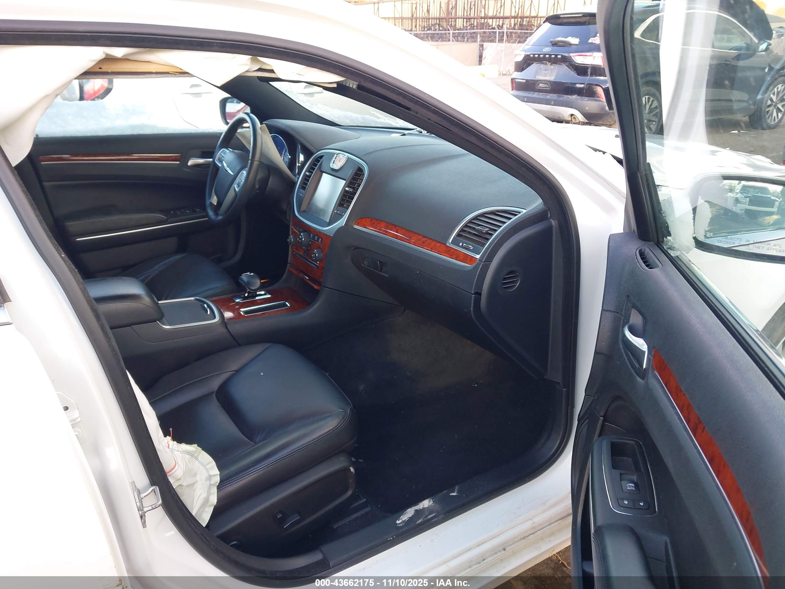 CHRYSLER 300 image 5