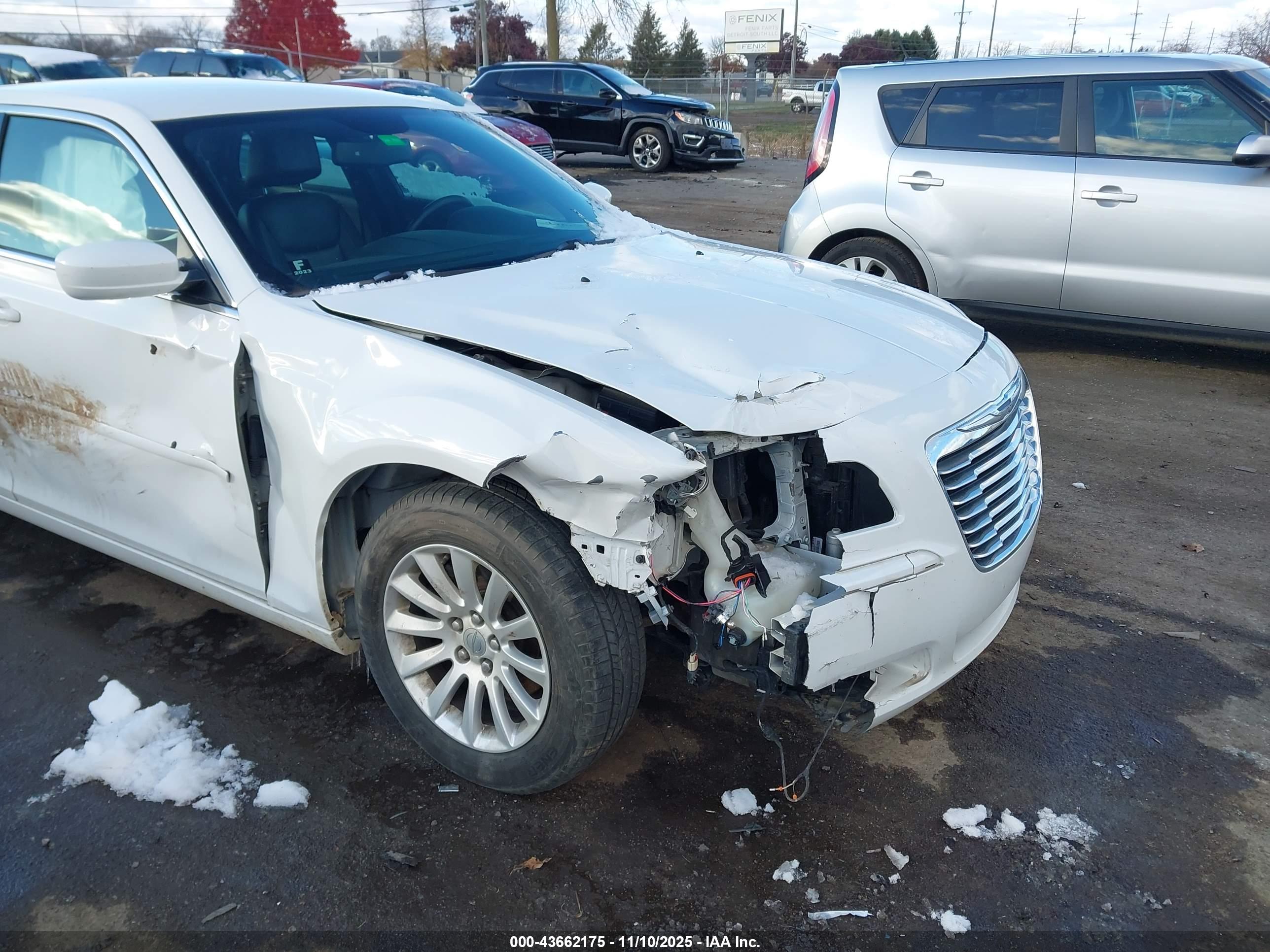 CHRYSLER 300 image 6