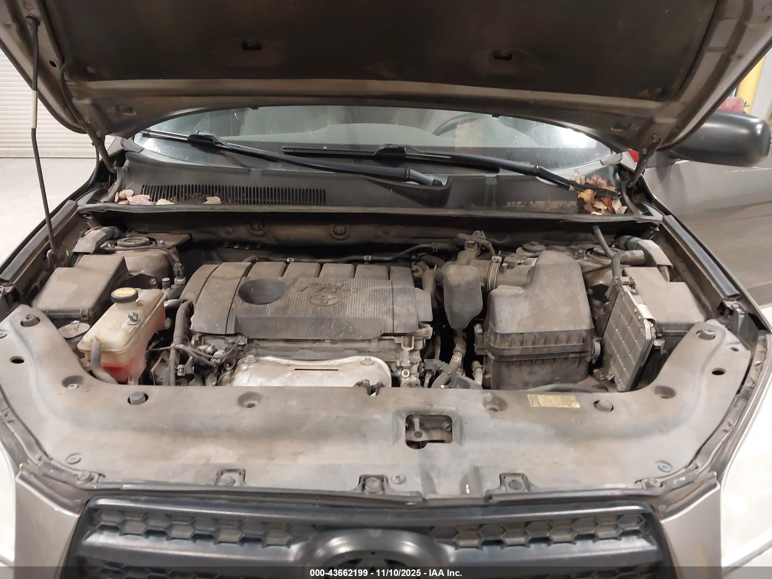 TOYOTA RAV4 image 10