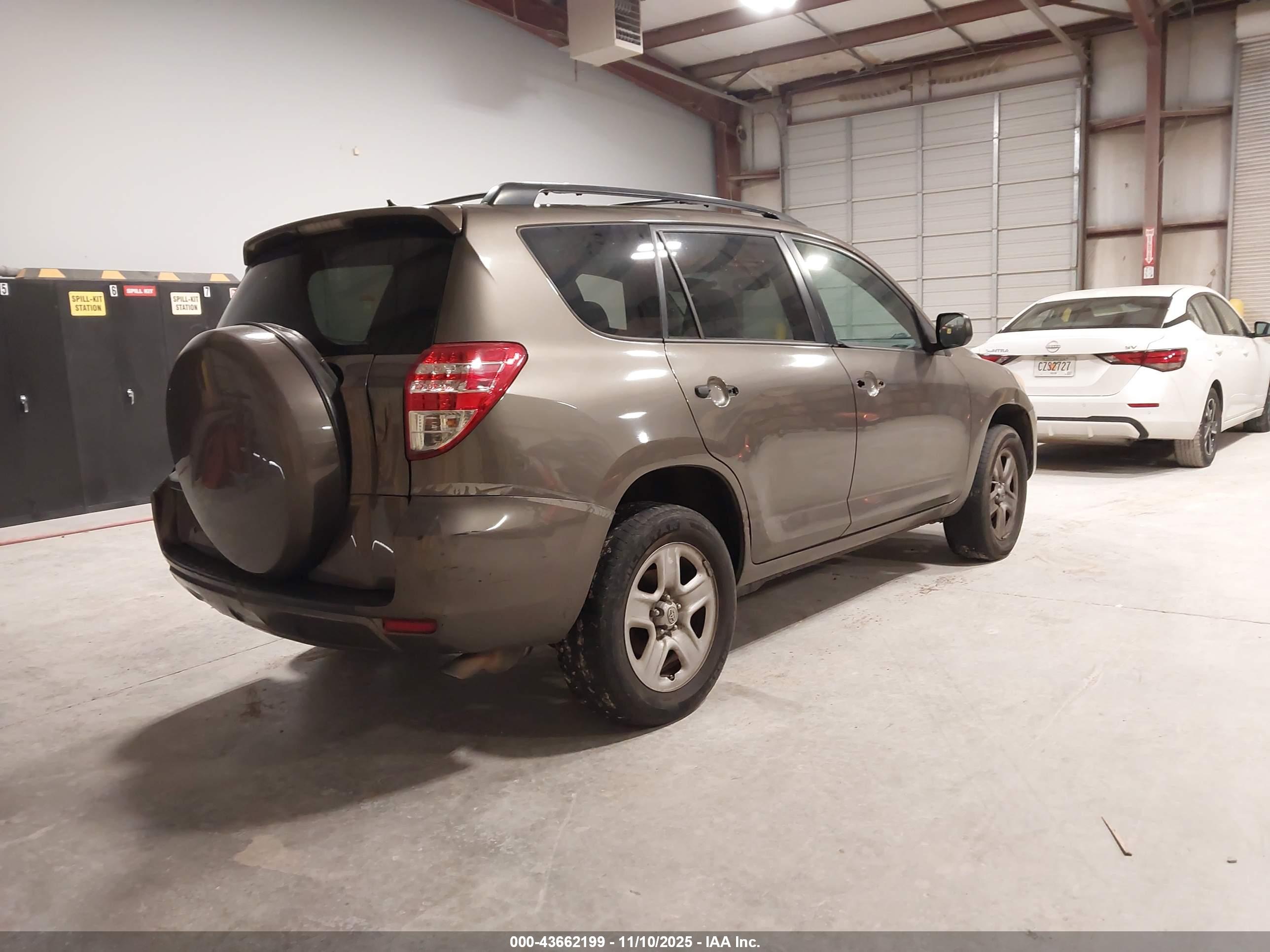 TOYOTA RAV4 image 4
