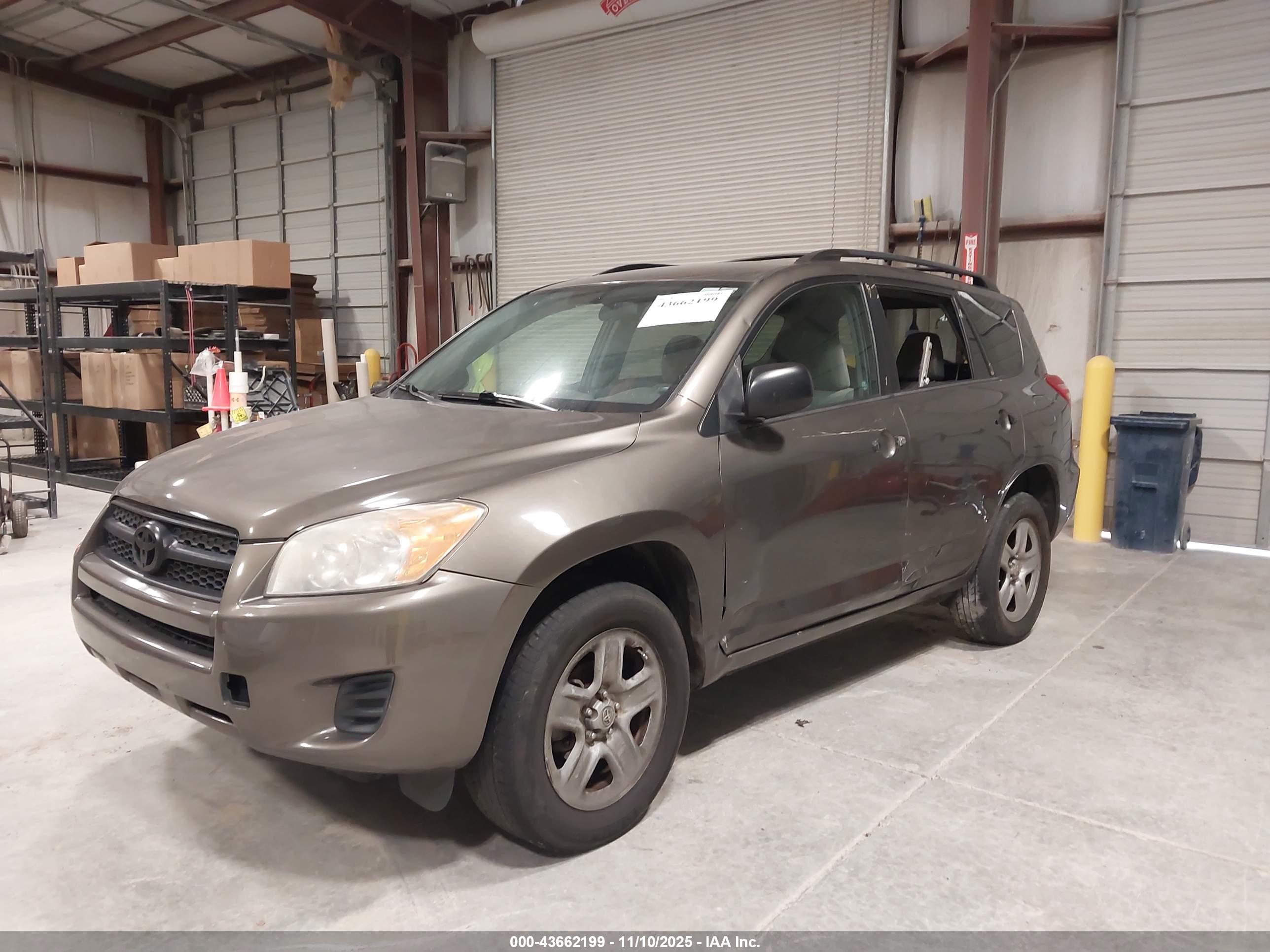 TOYOTA RAV4 image 6
