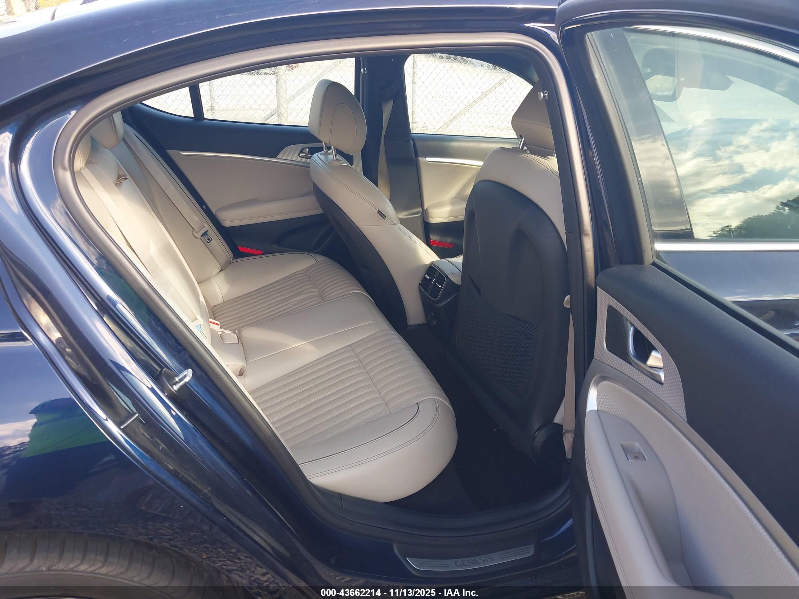 GENESIS G70 image 8
