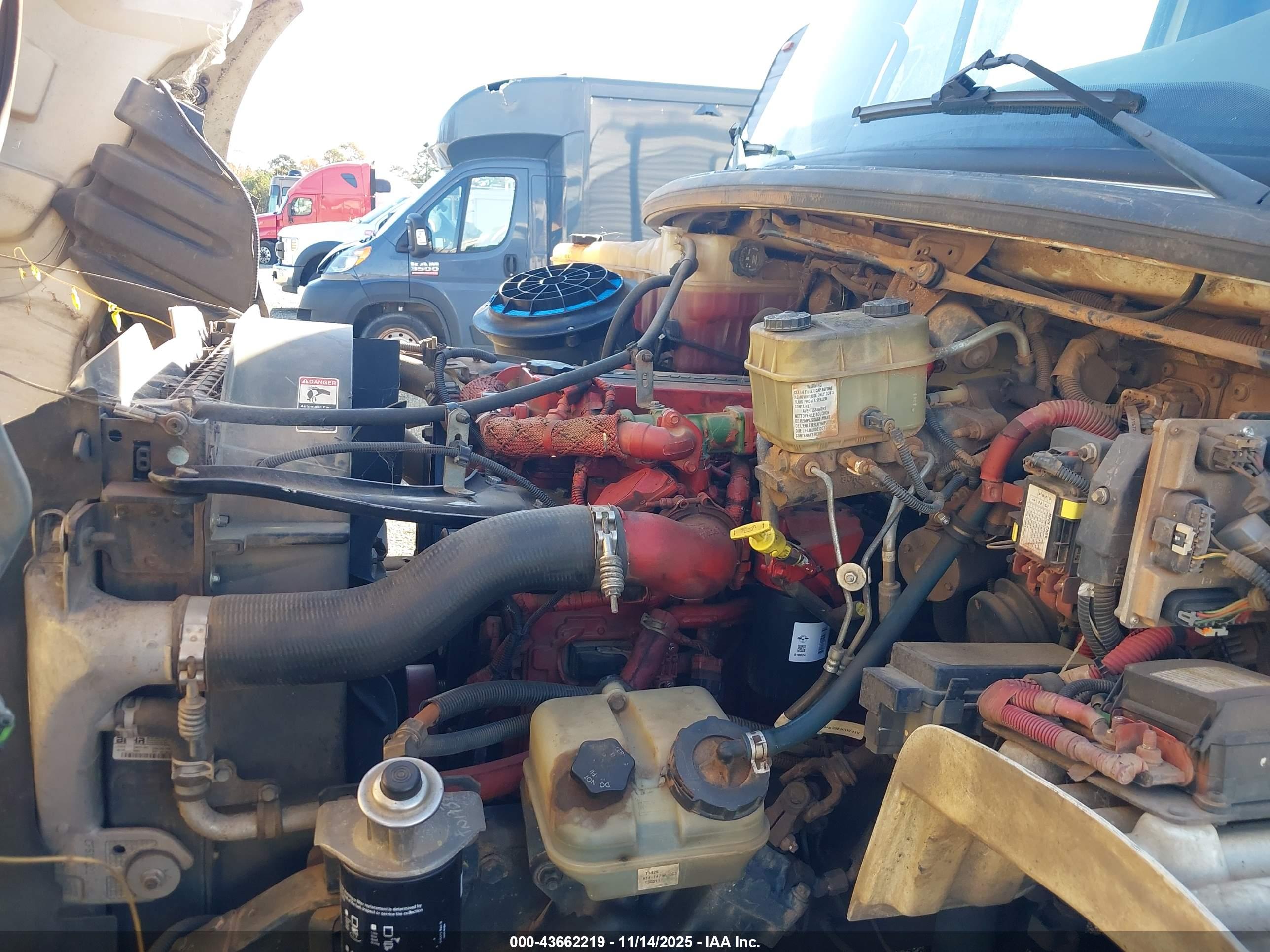 FREIGHTLINER M2 image 10