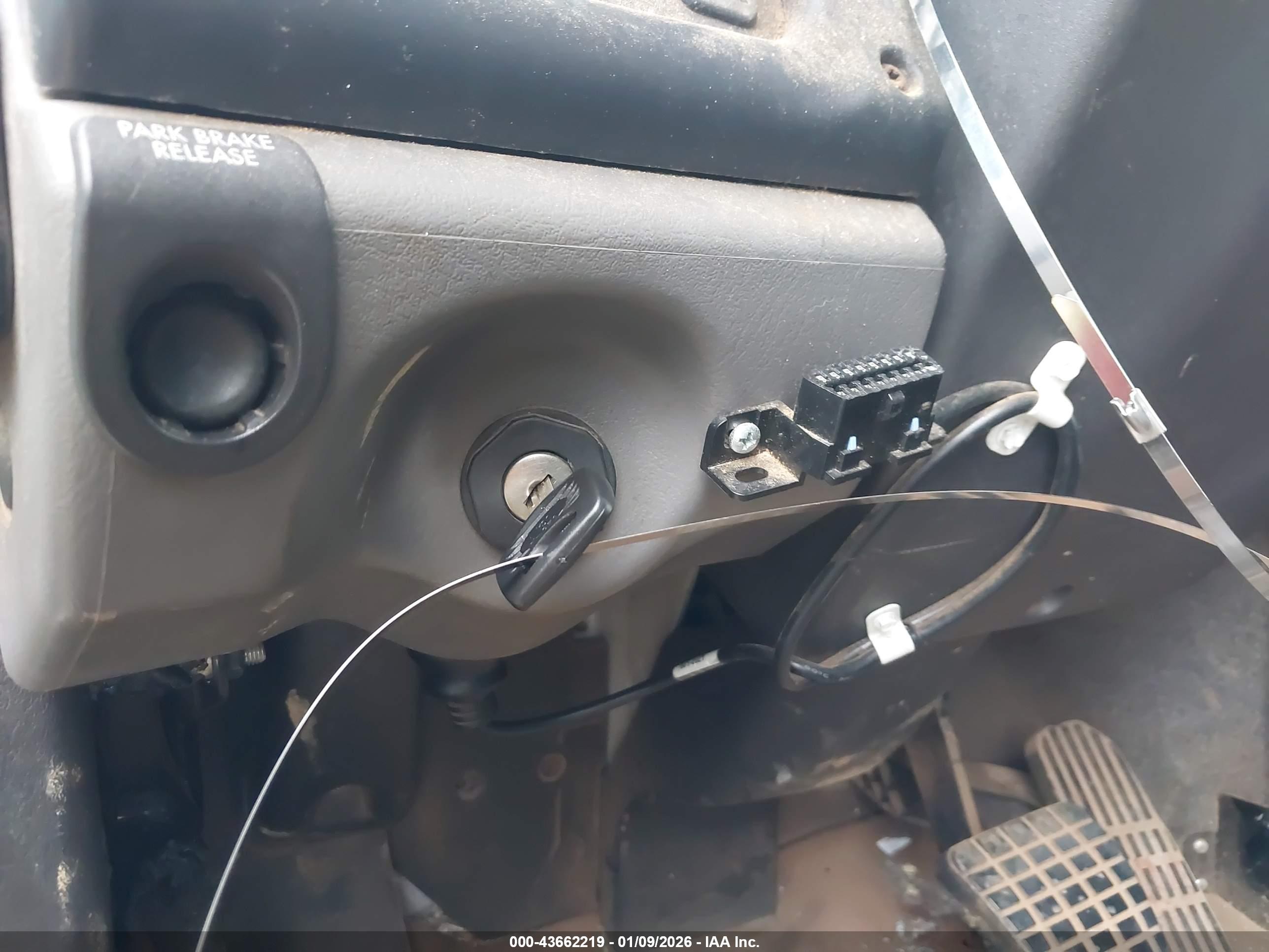 FREIGHTLINER M2 image 11