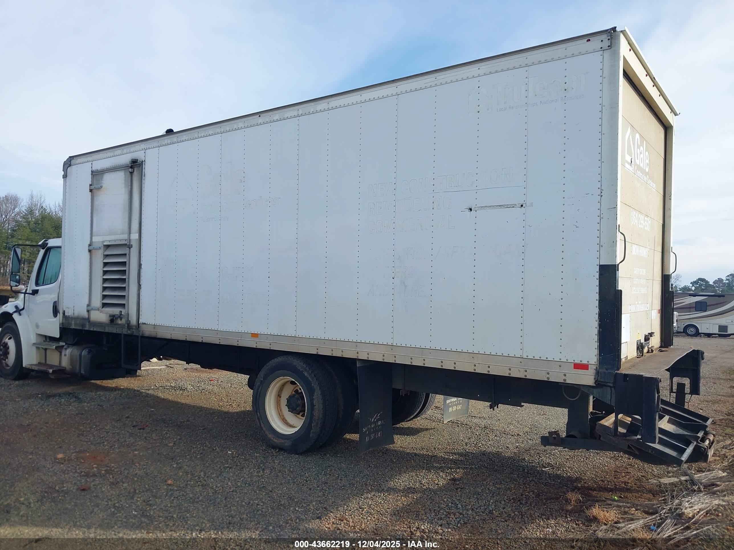 FREIGHTLINER M2 image 3