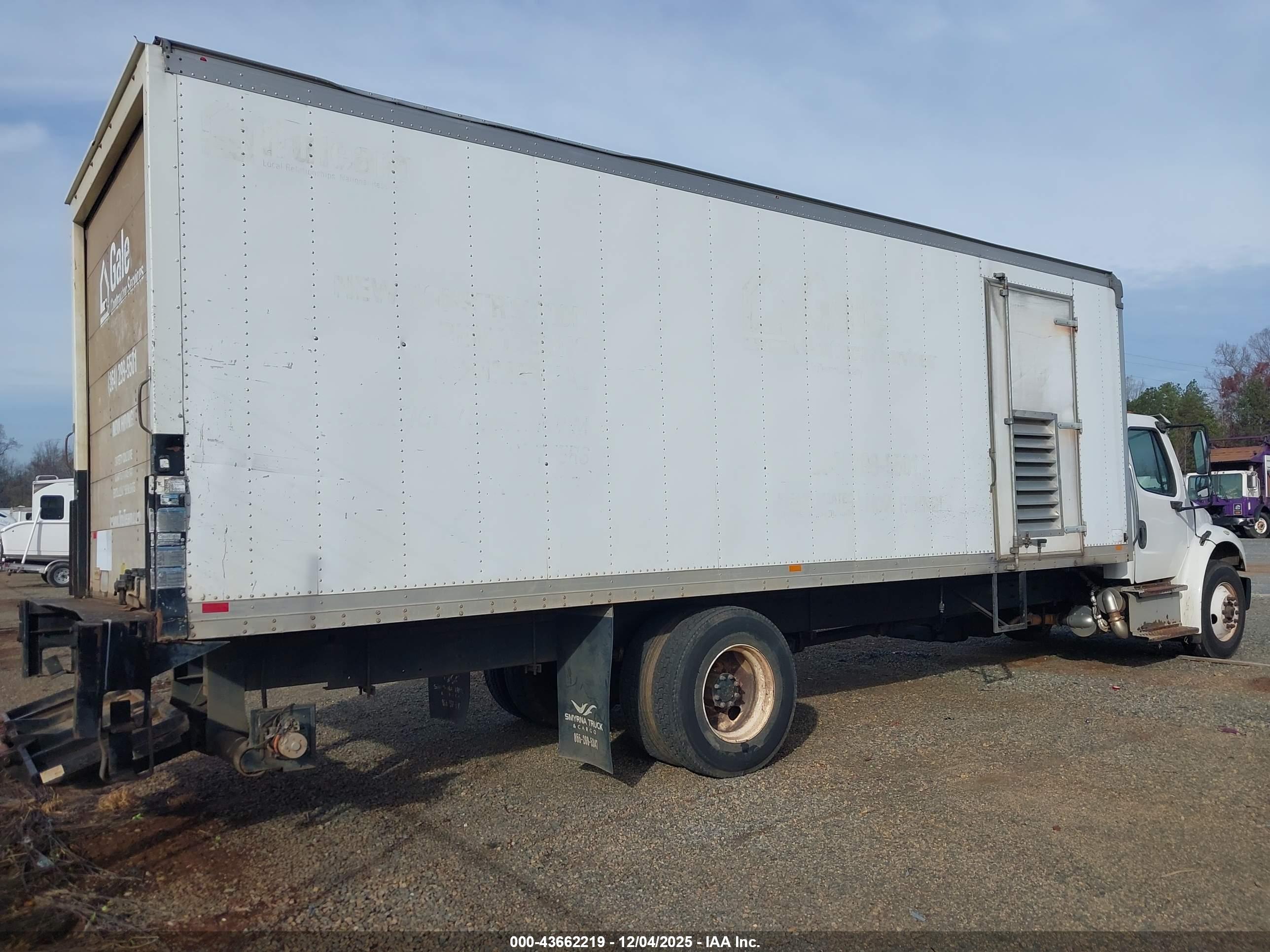 FREIGHTLINER M2 image 4
