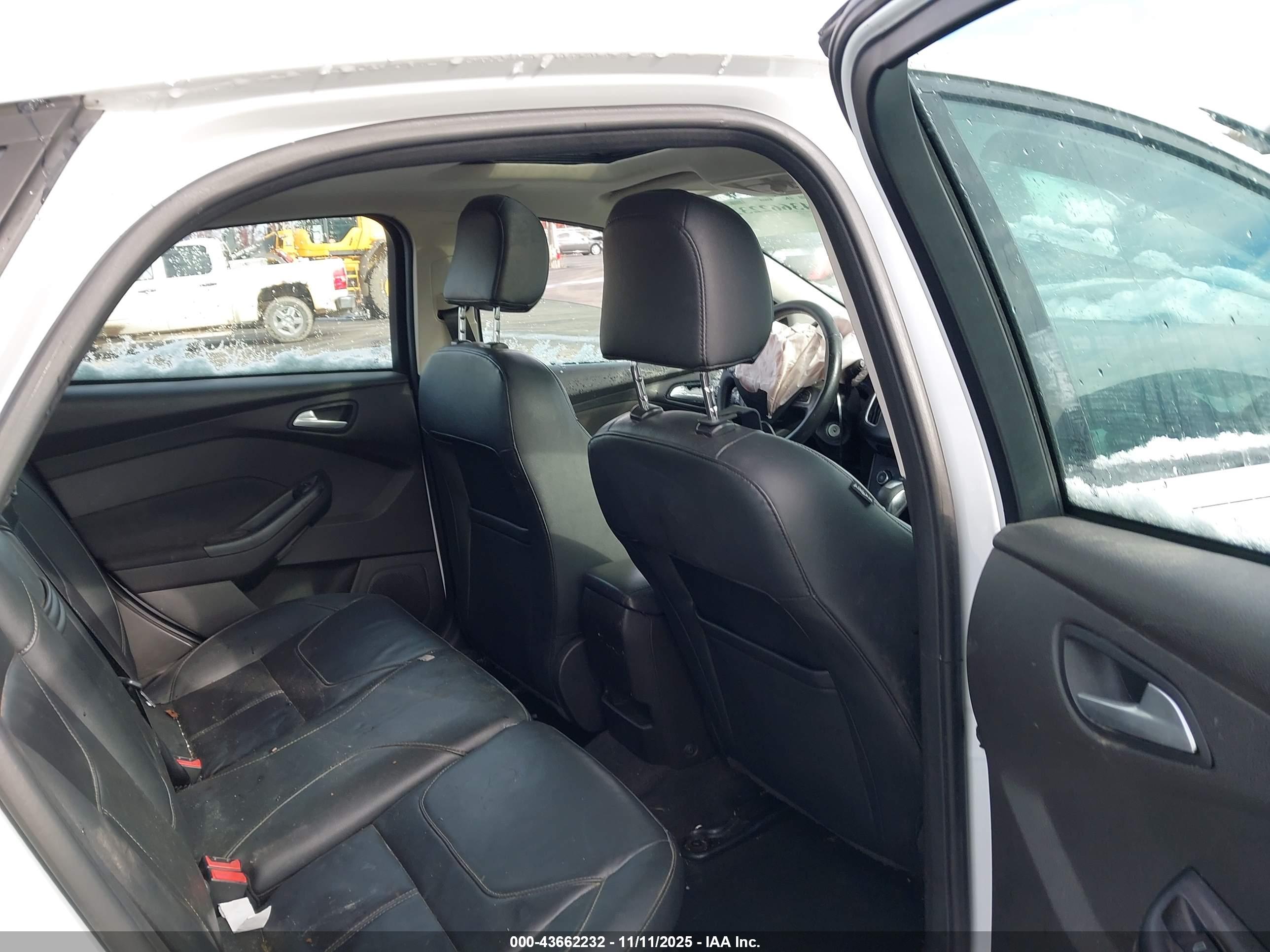 FORD FOCUS image 8