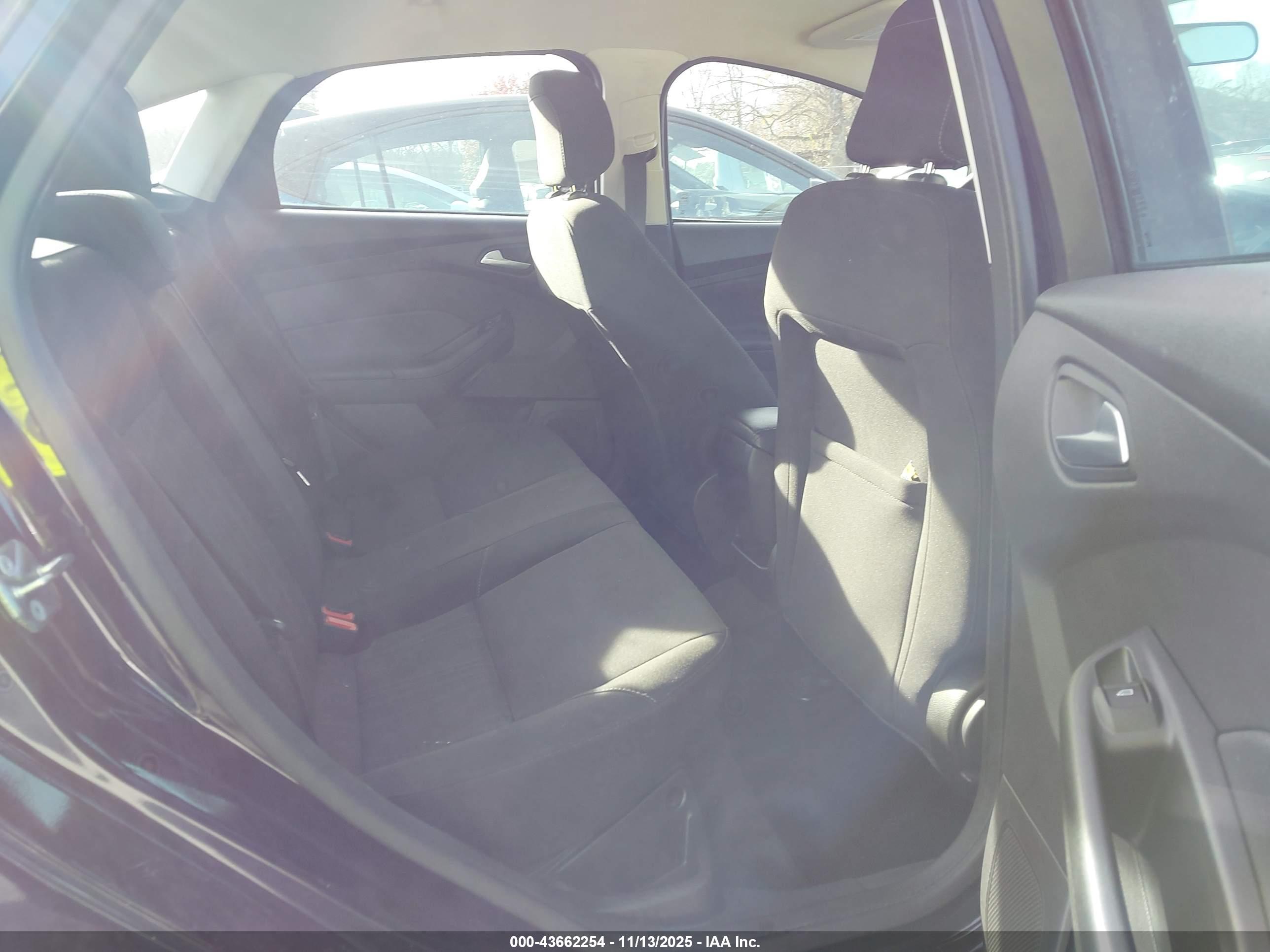 FORD FOCUS image 8