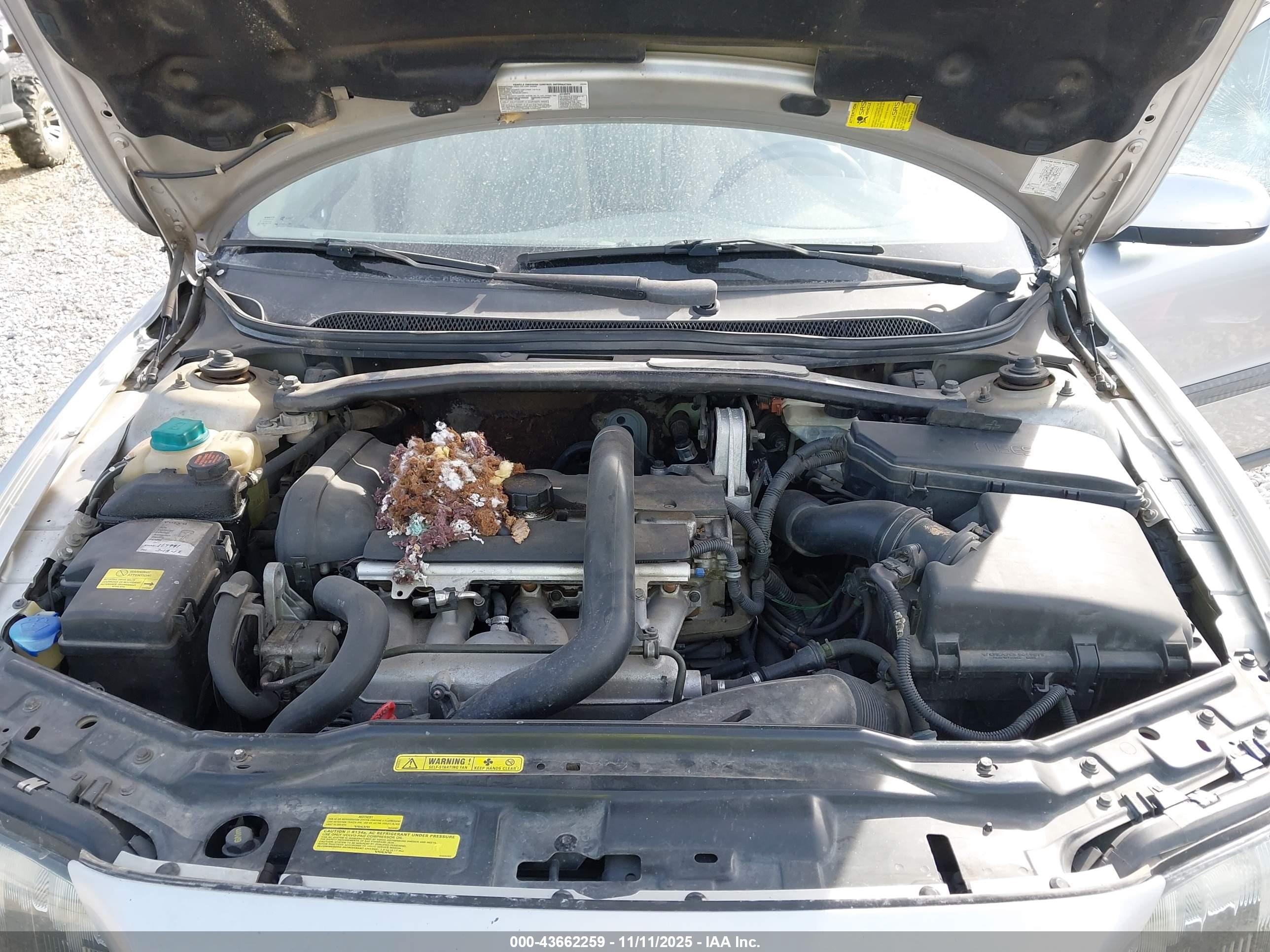 VOLVO V70 image 10