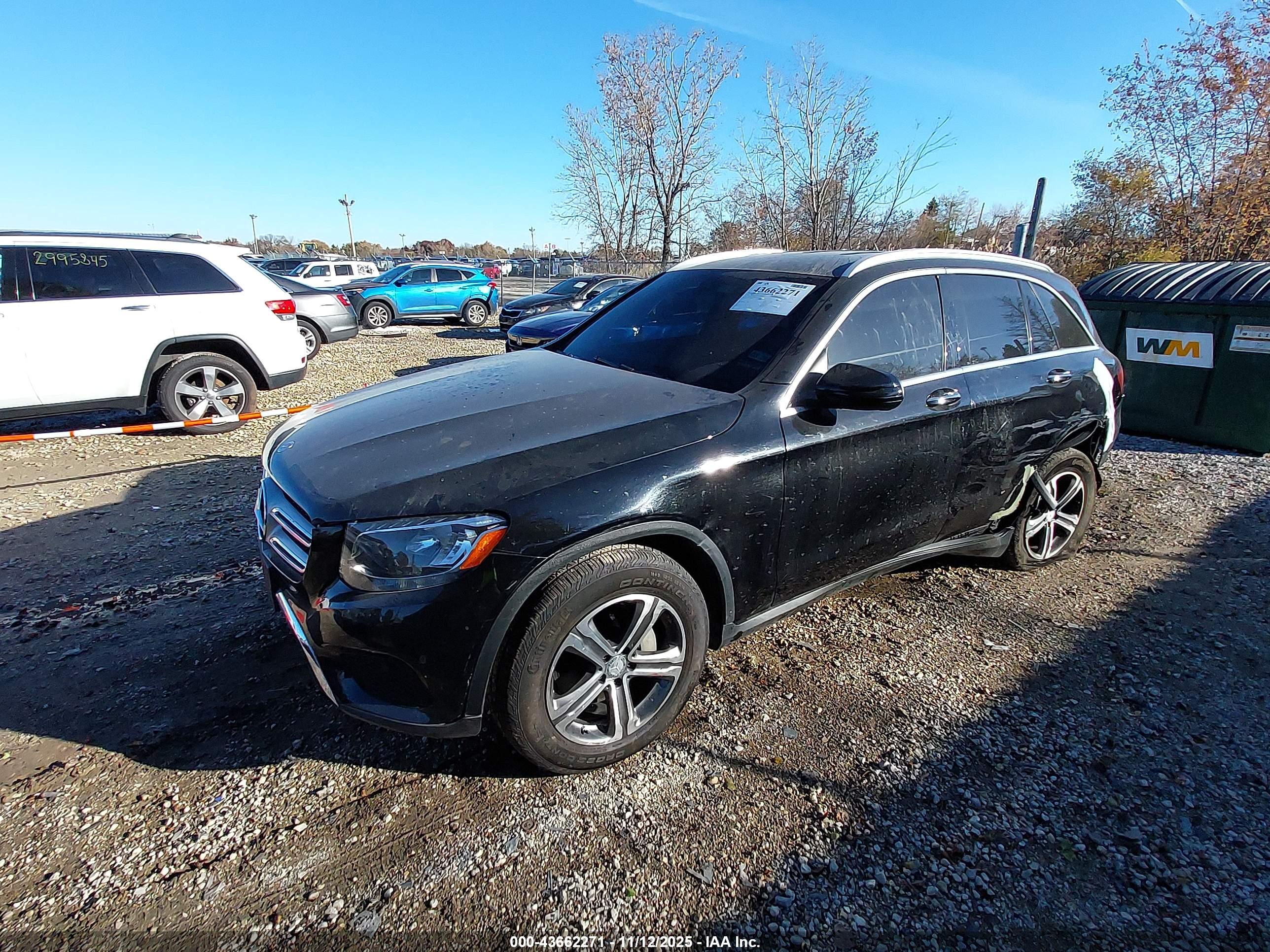 MERCEDES-BENZ GLC image 2