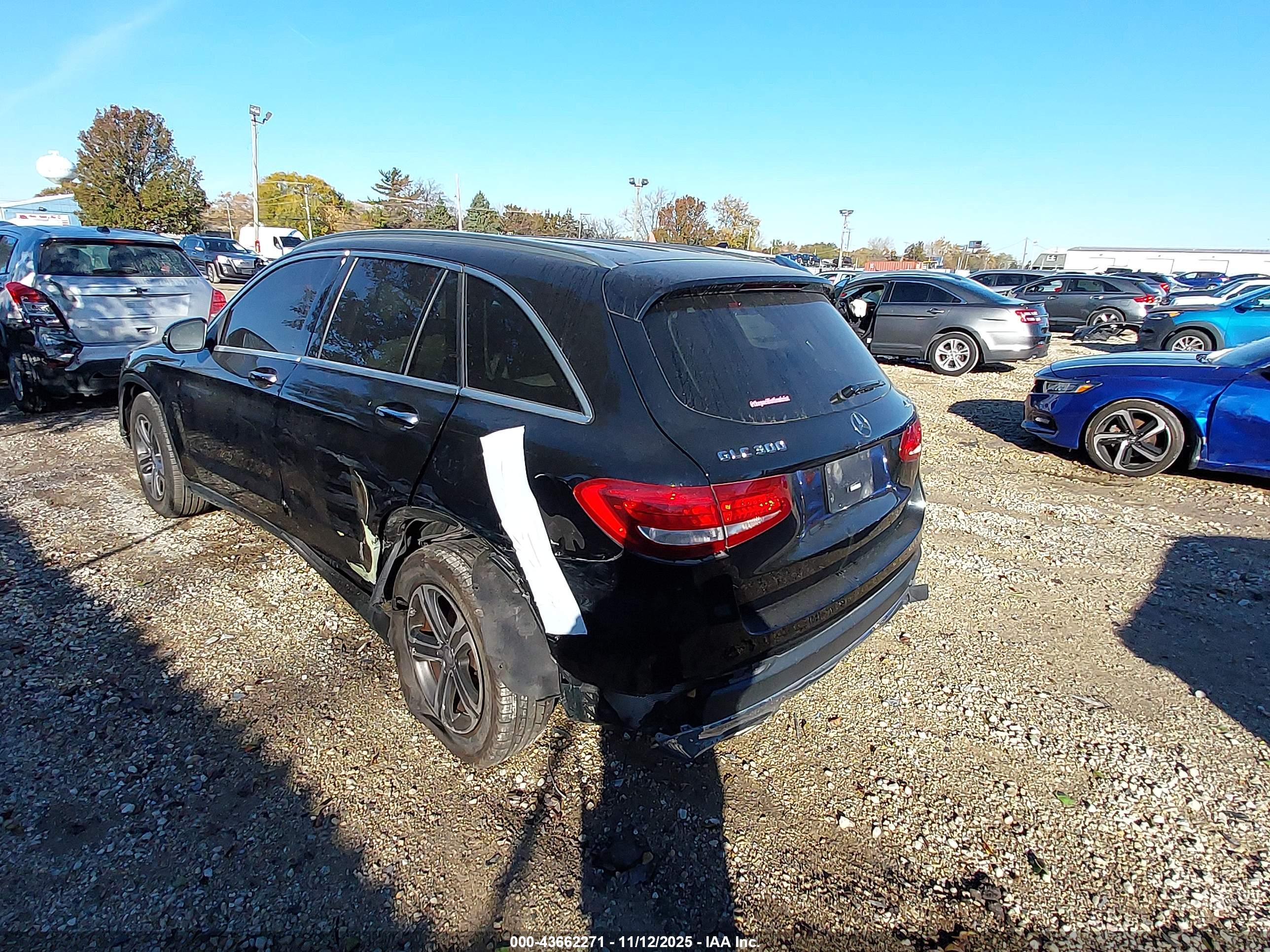 MERCEDES-BENZ GLC image 3