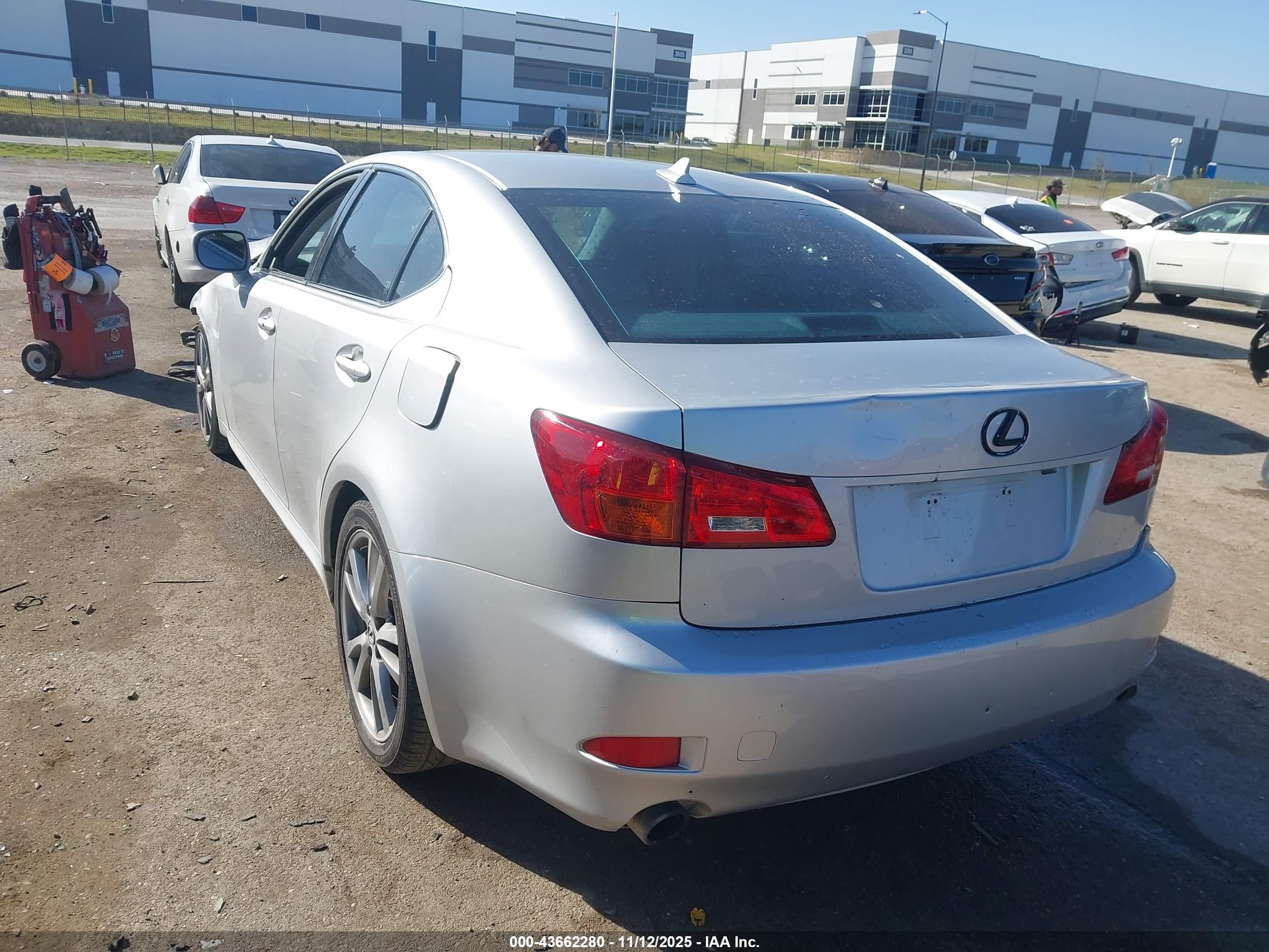 LEXUS IS image 3