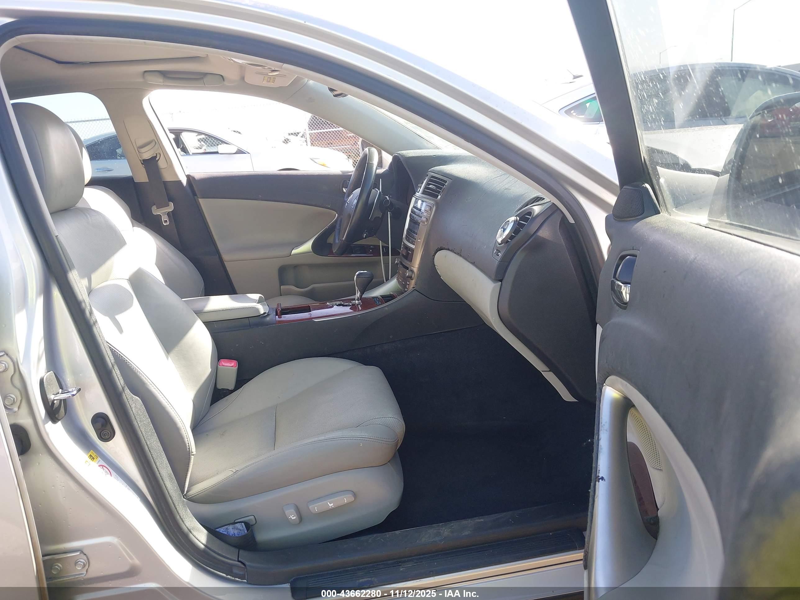 LEXUS IS image 5