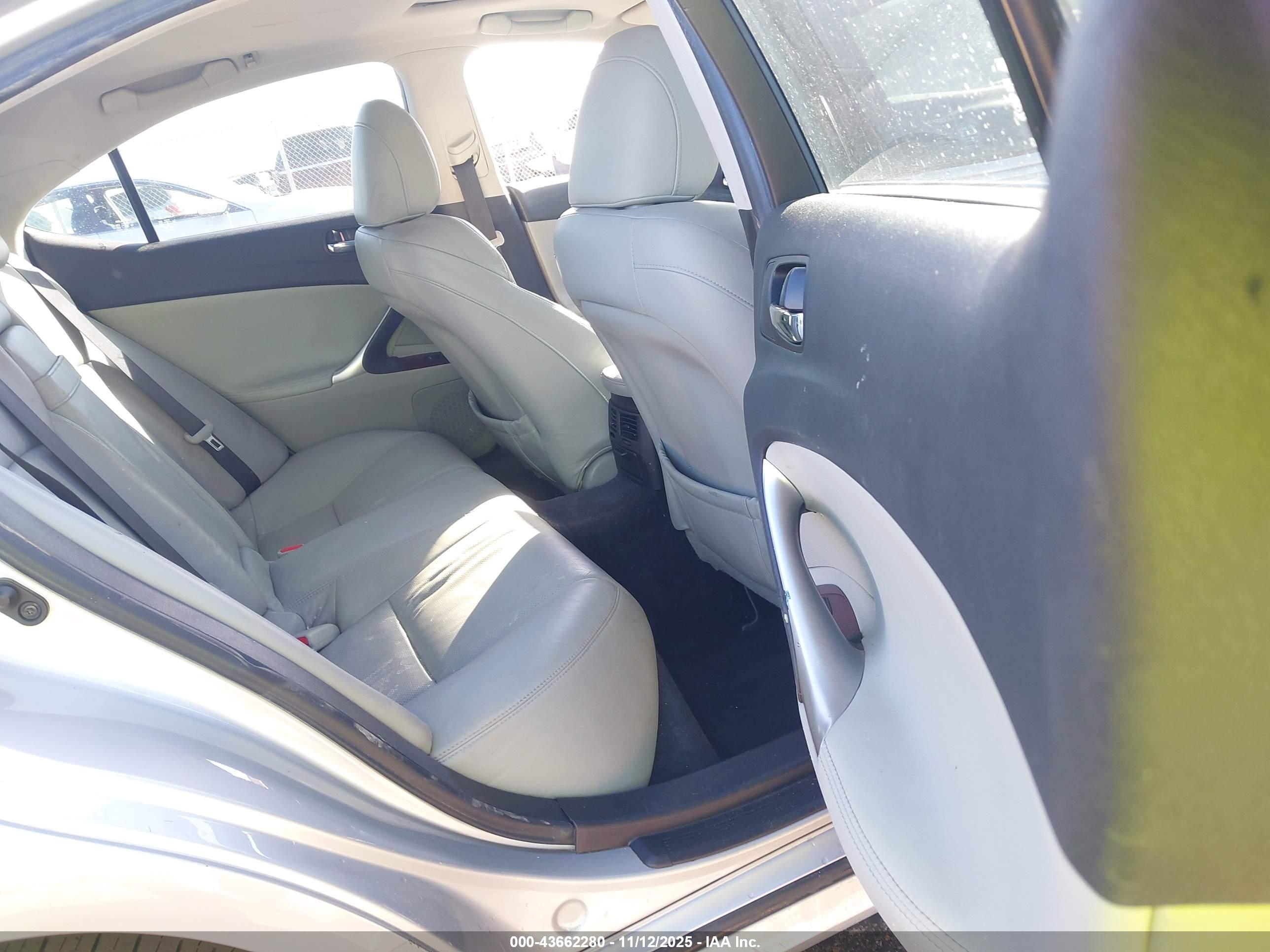 LEXUS IS image 8