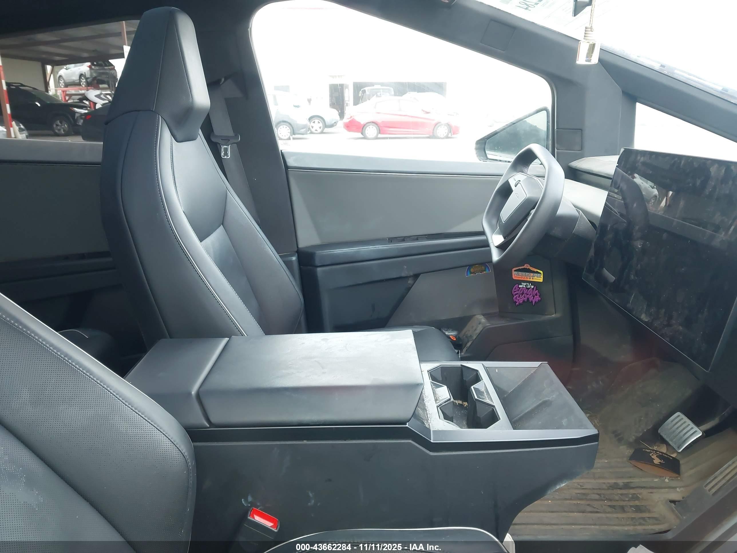 TESLA CYBERTRUCK image 5