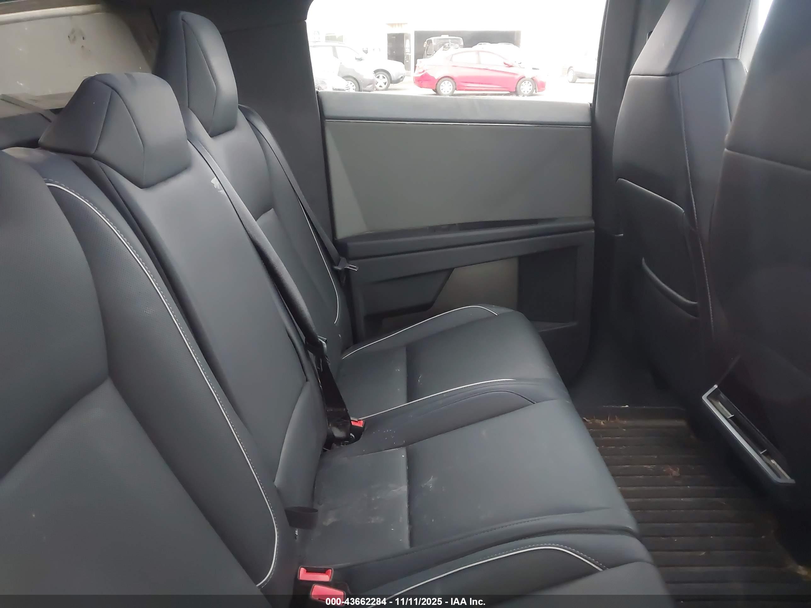 TESLA CYBERTRUCK image 8