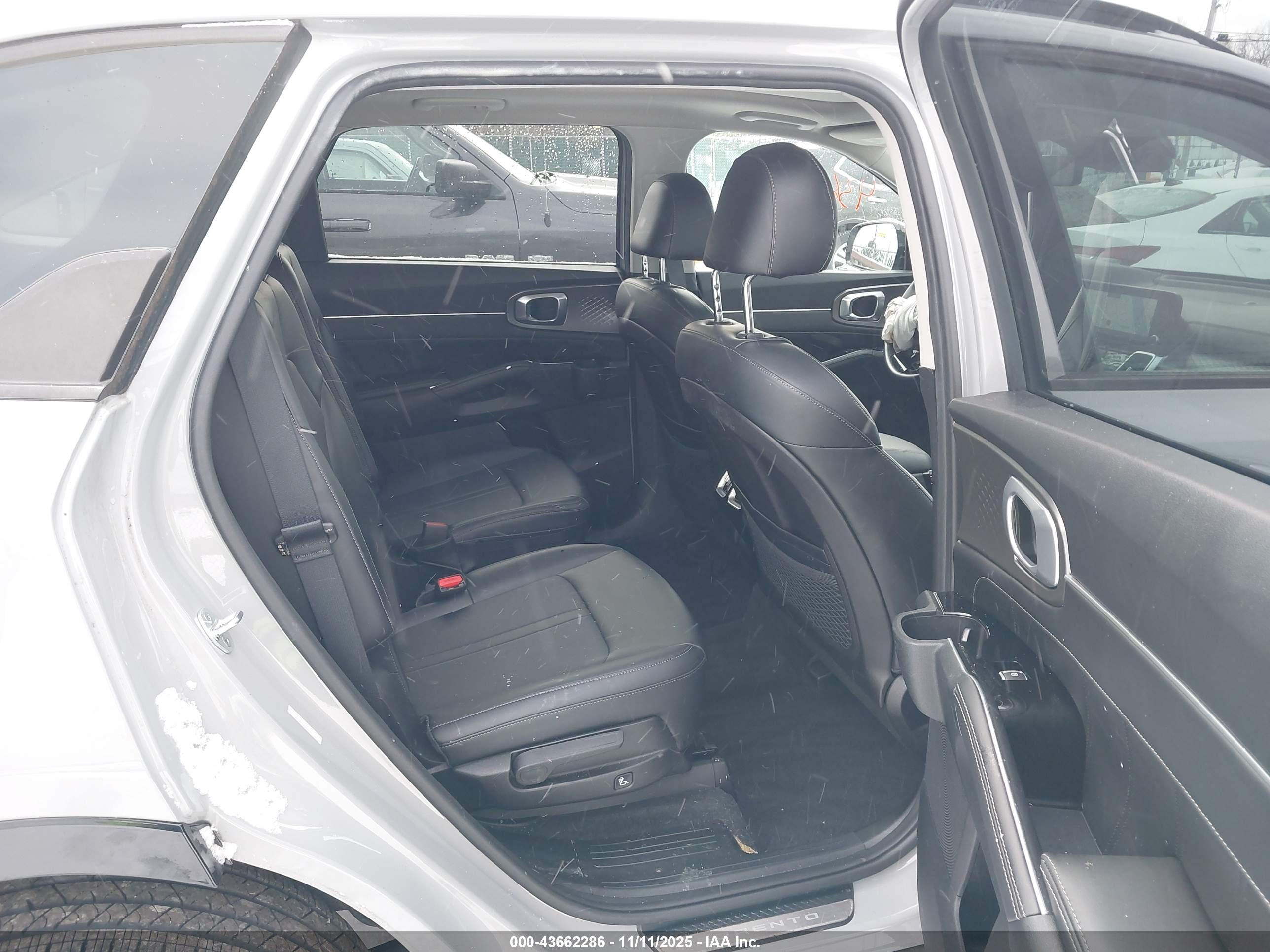 KIA SORENTO image 8