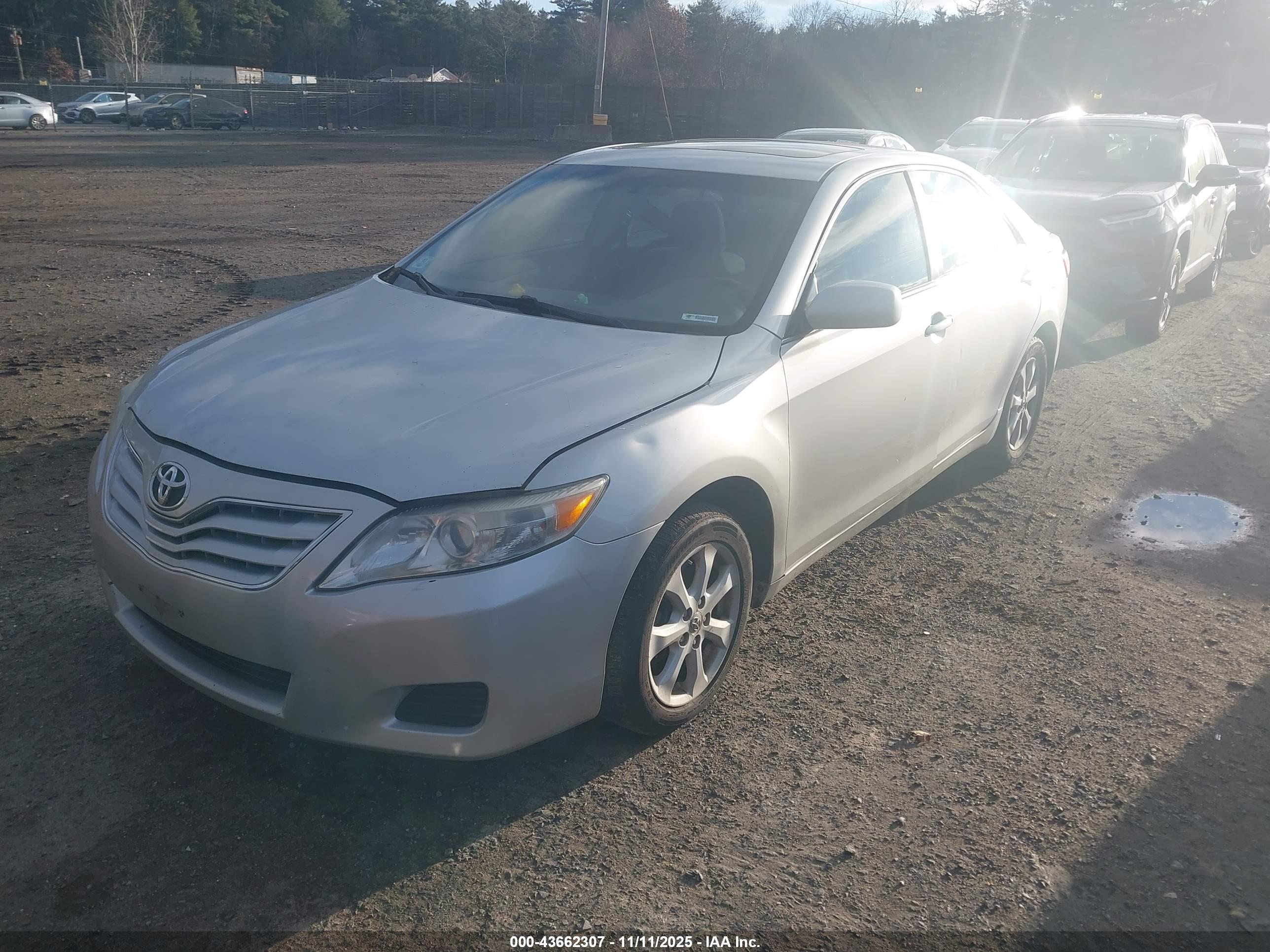 TOYOTA CAMRY image 2