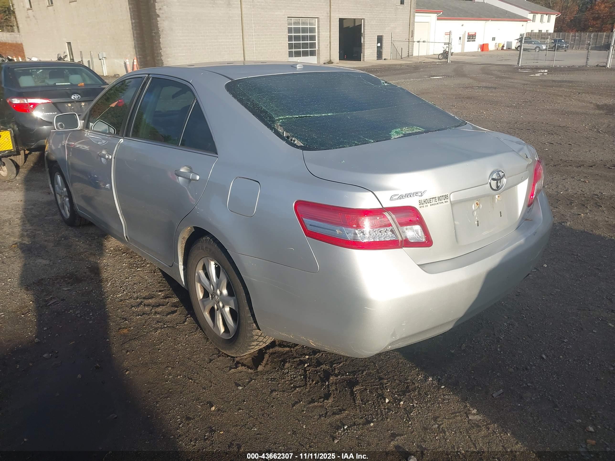 TOYOTA CAMRY image 3