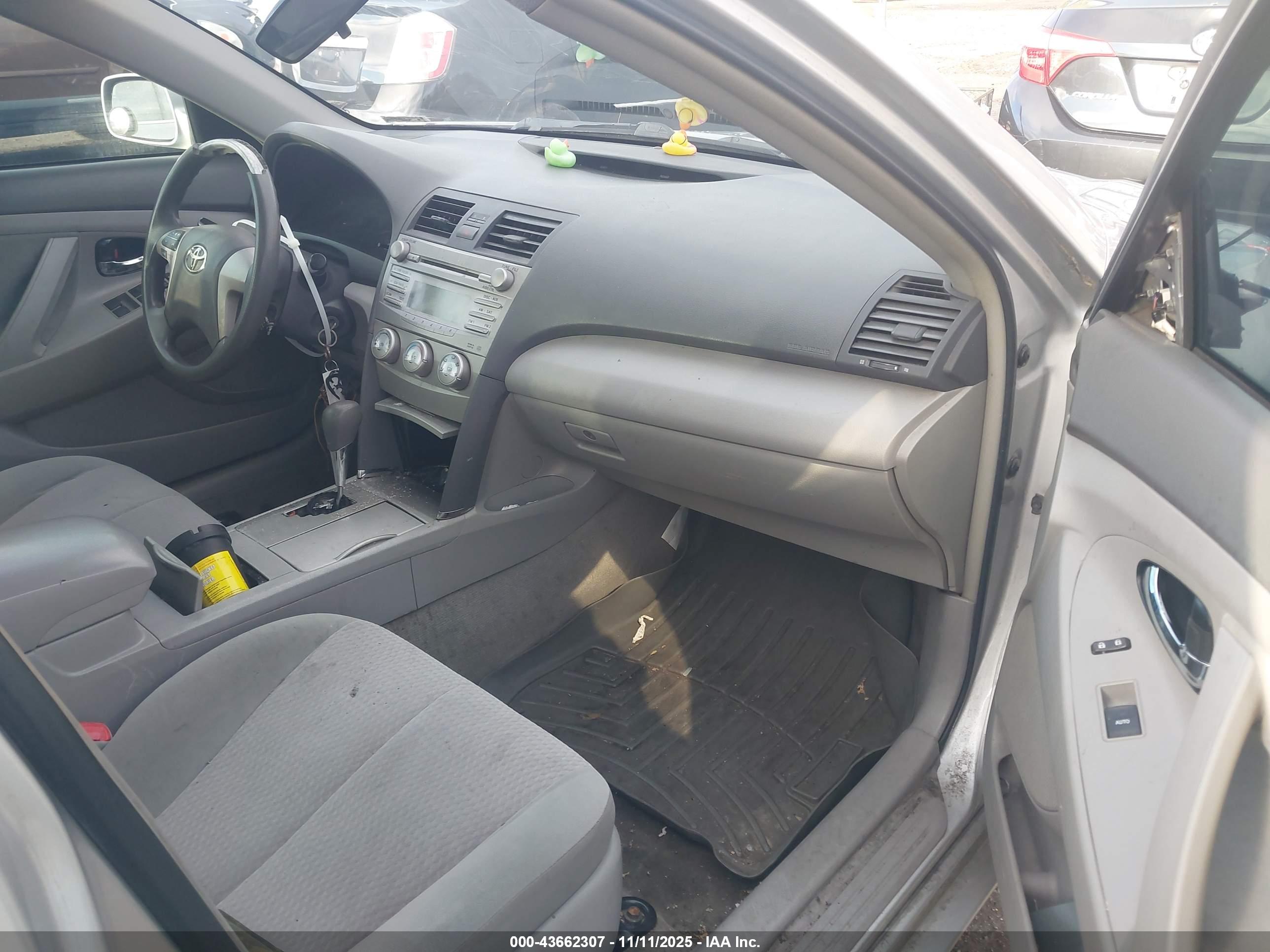 TOYOTA CAMRY image 5