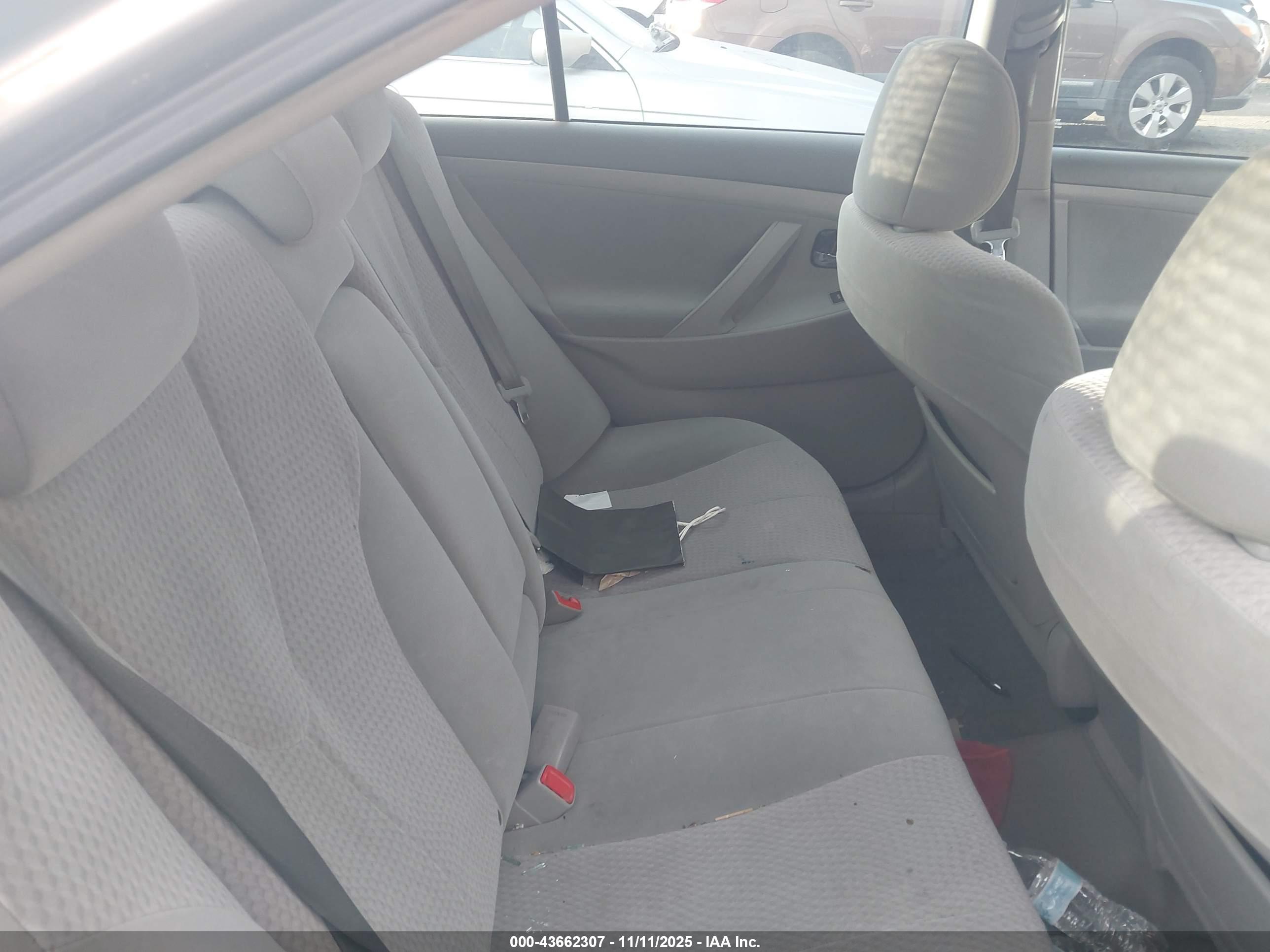 TOYOTA CAMRY image 8