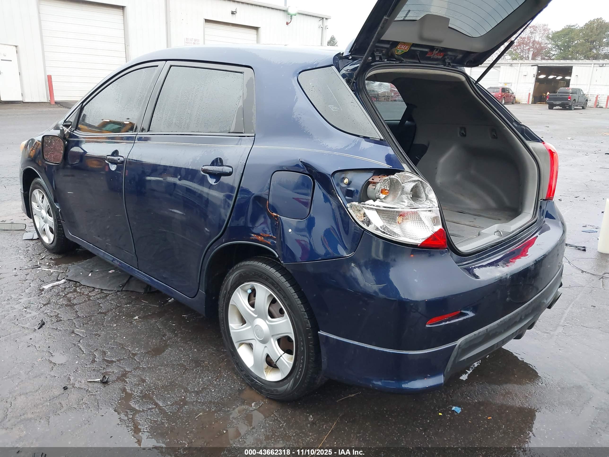 TOYOTA MATRIX image 3