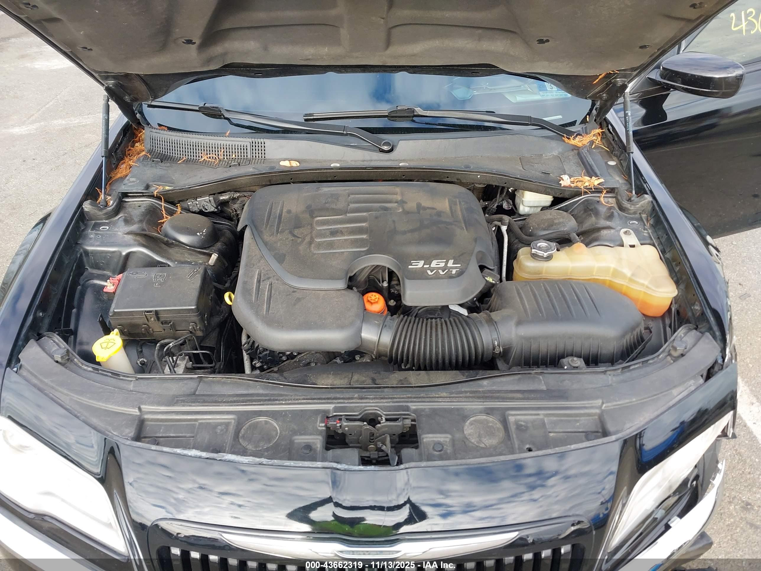 CHRYSLER 300 image 10