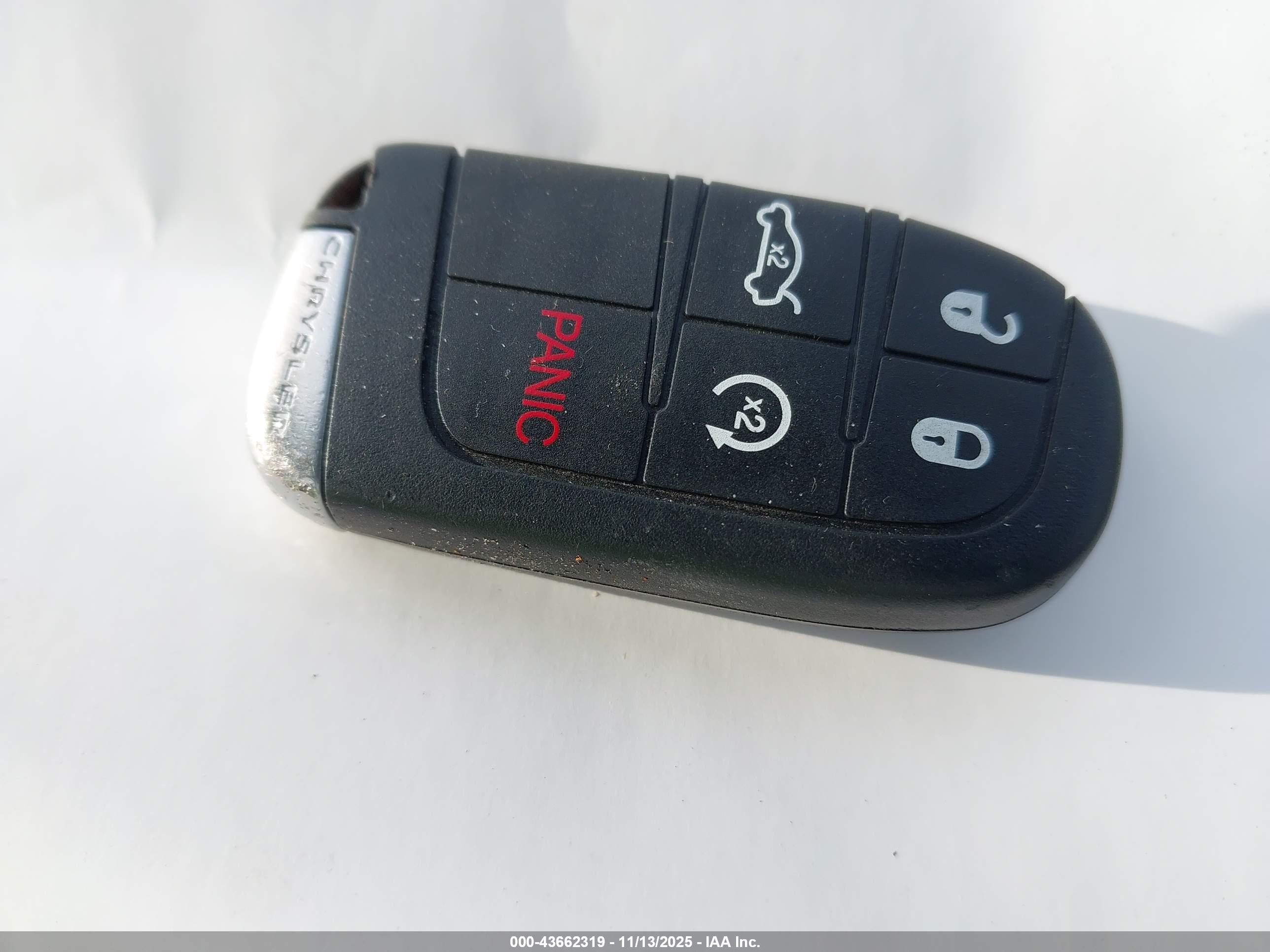 CHRYSLER 300 image 11