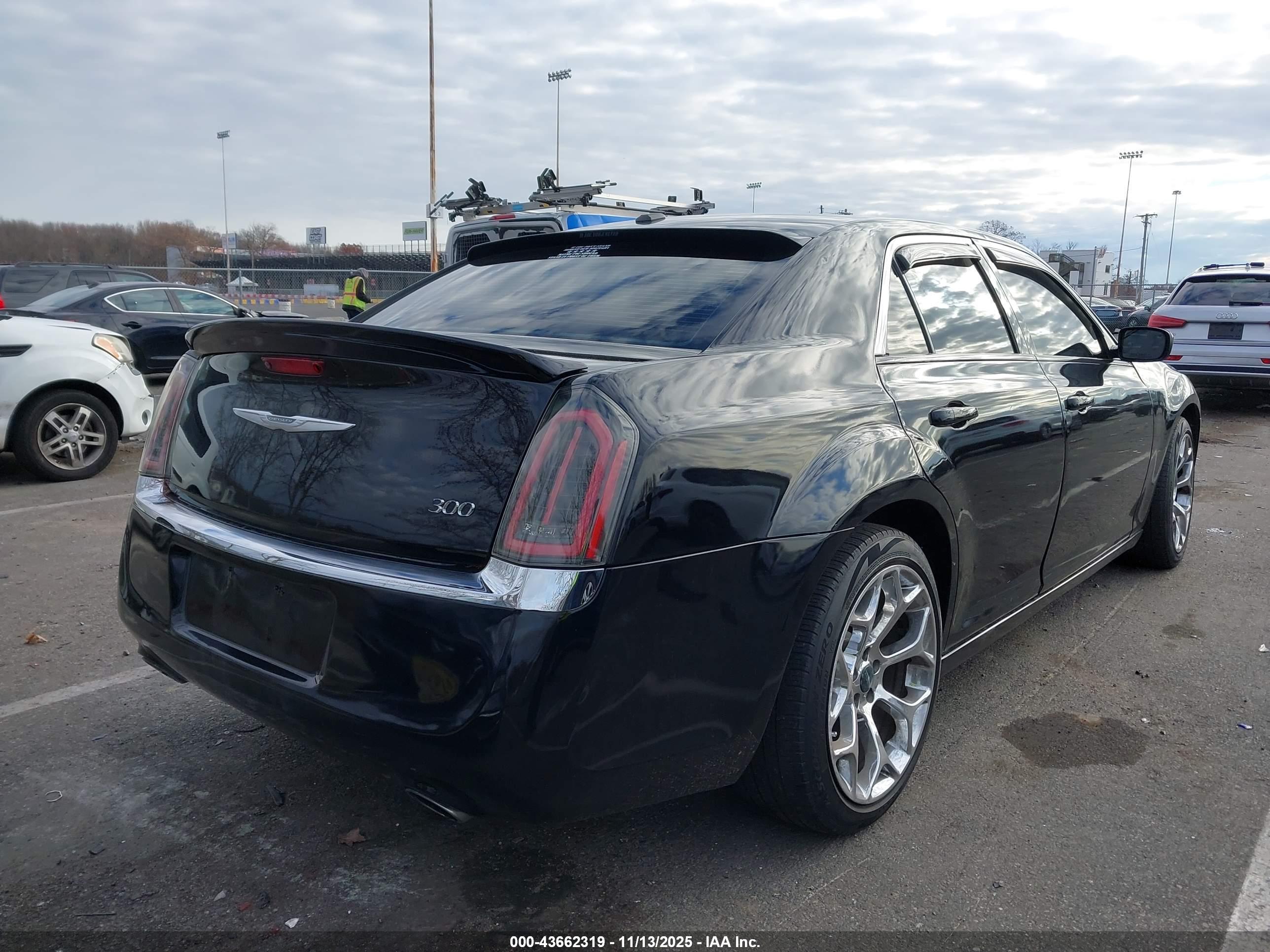 CHRYSLER 300 image 4
