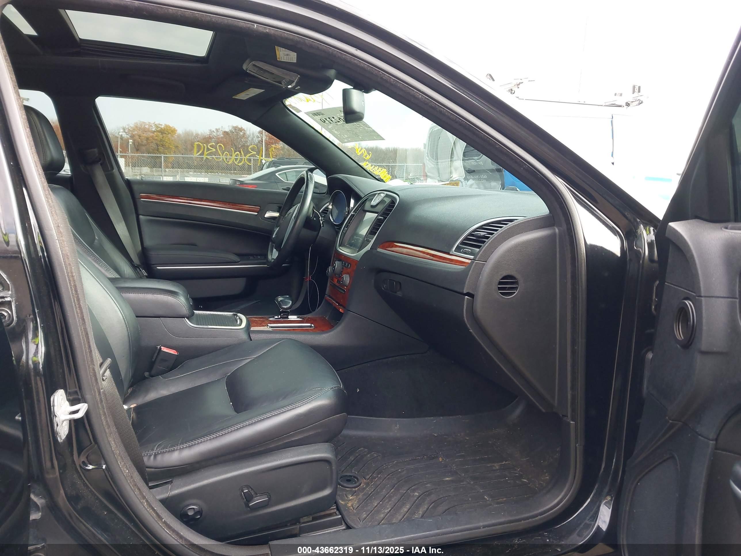 CHRYSLER 300 image 5