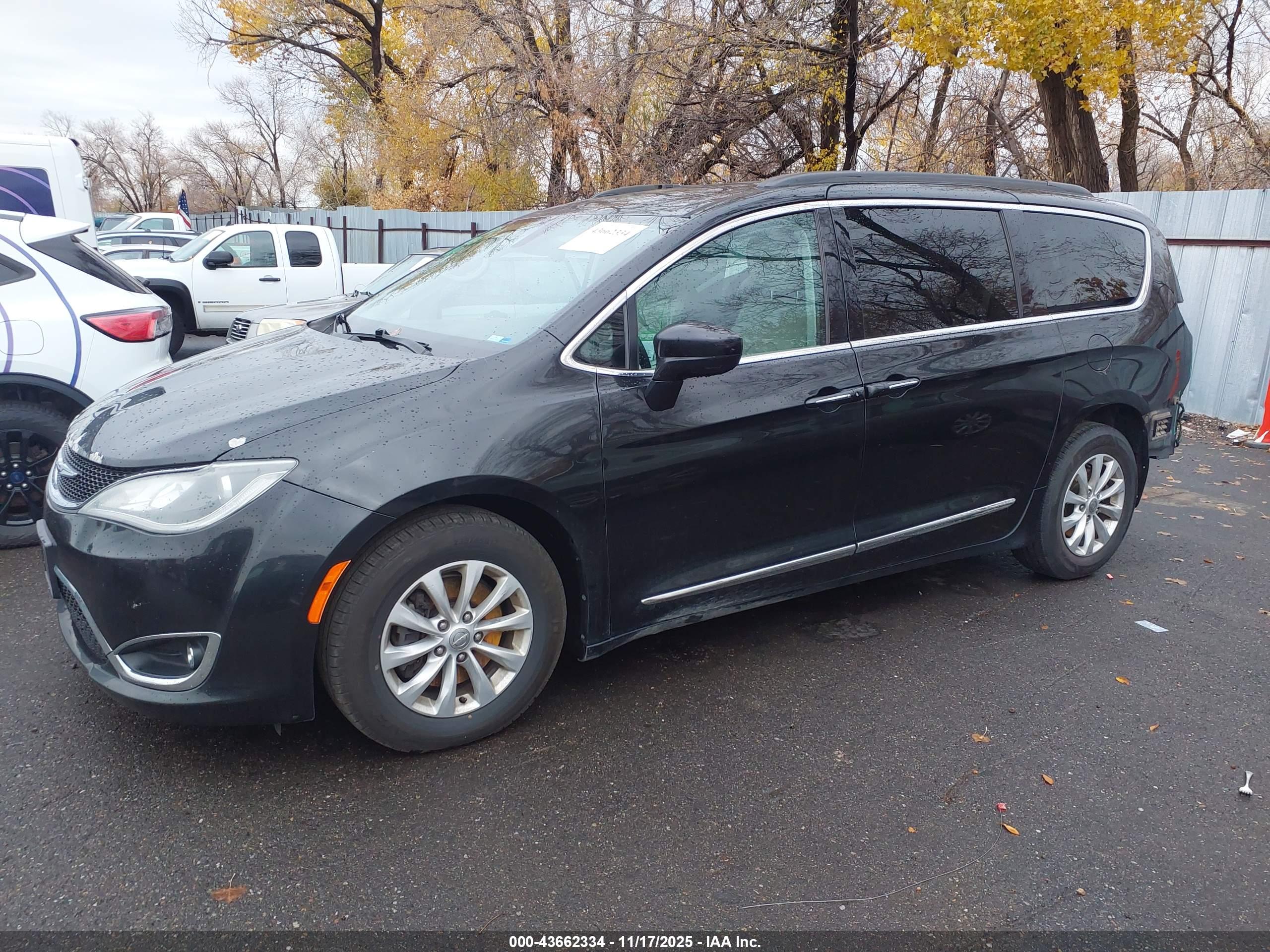 CHRYSLER PACIFICA image 2