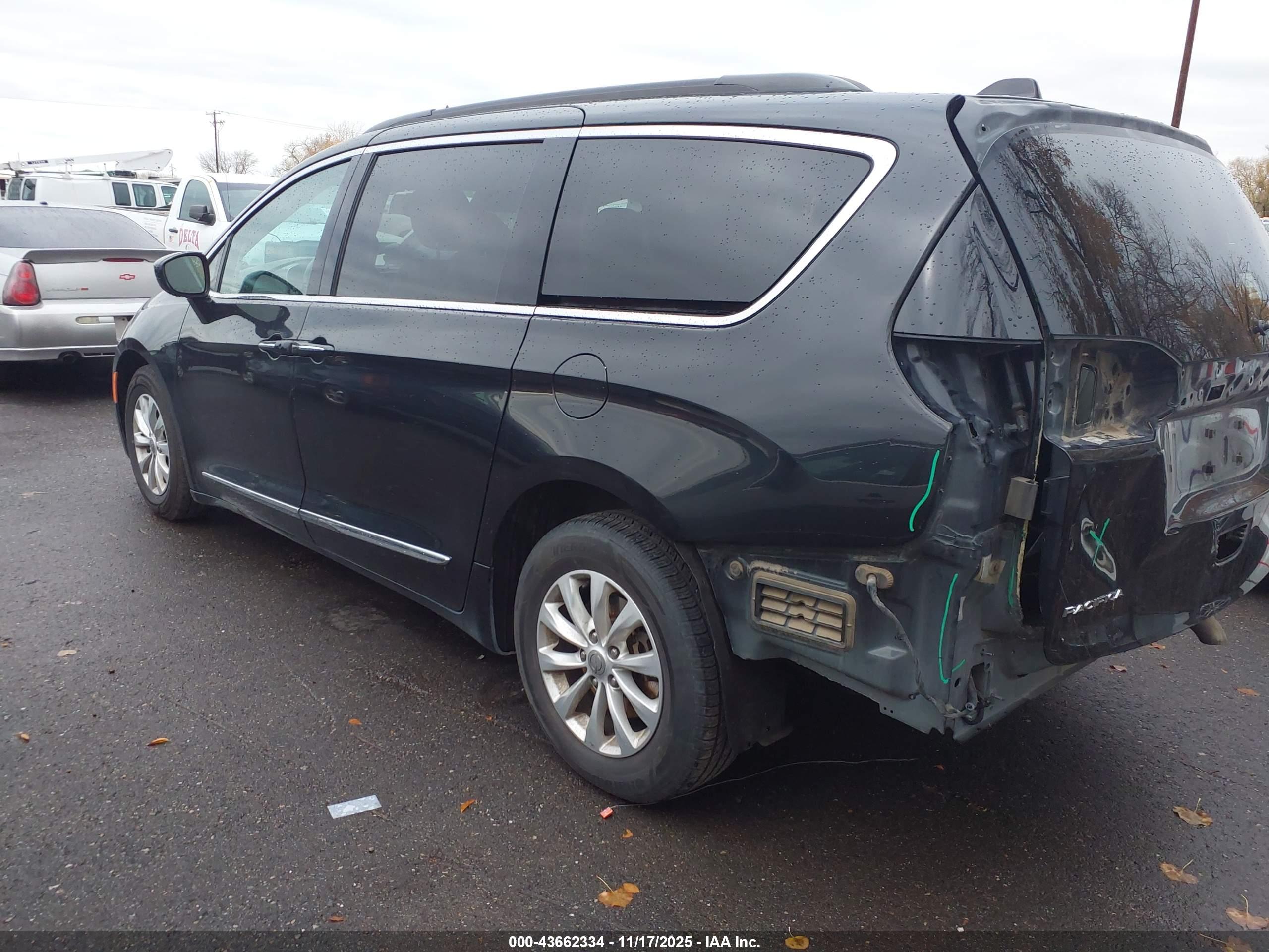 CHRYSLER PACIFICA image 3