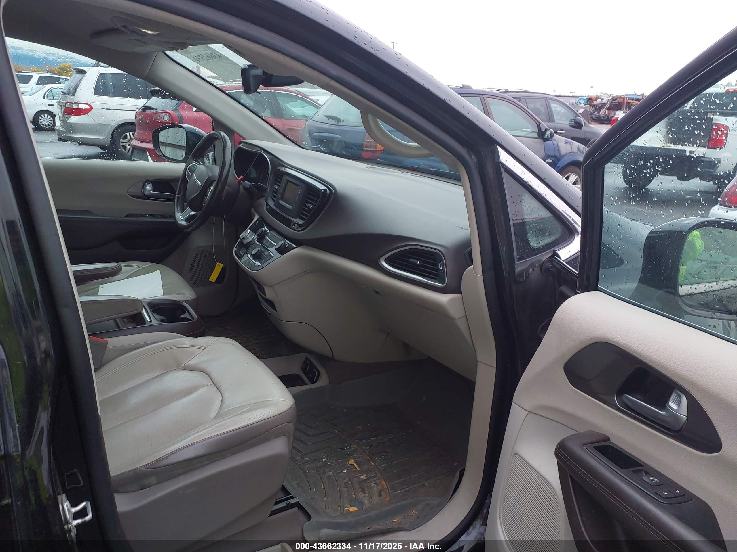 CHRYSLER PACIFICA image 5