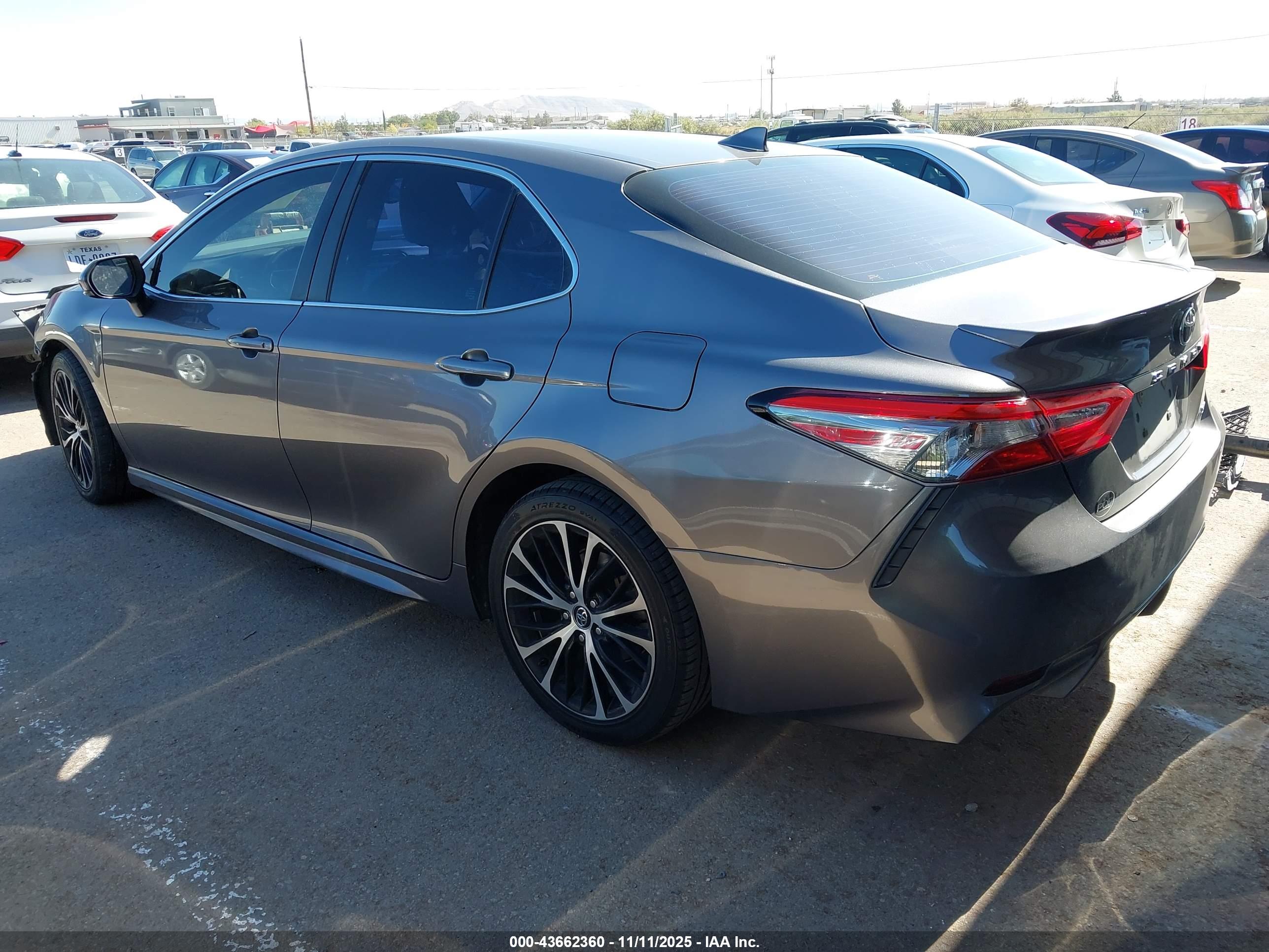 TOYOTA CAMRY image 3