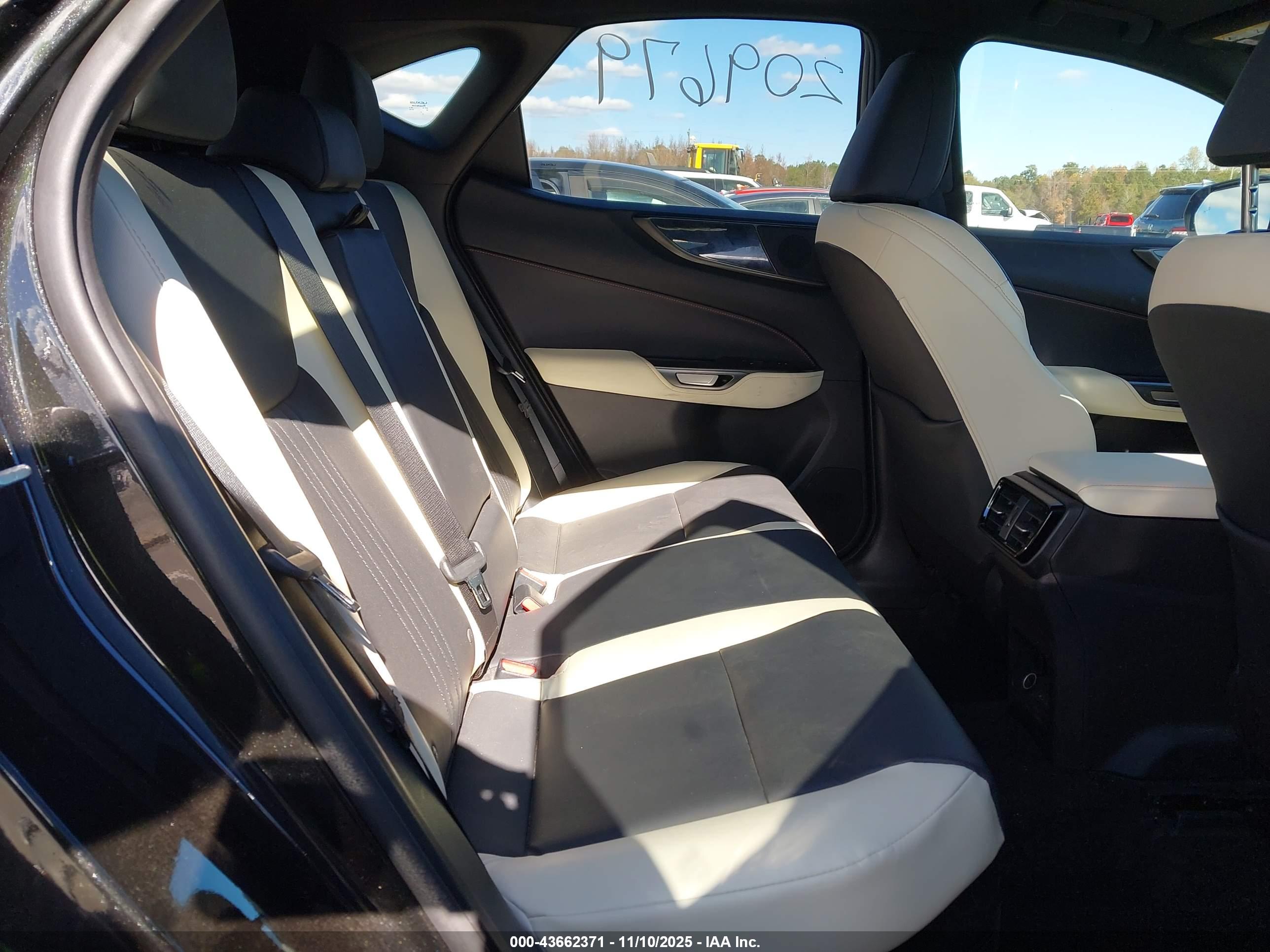 LEXUS NX image 8
