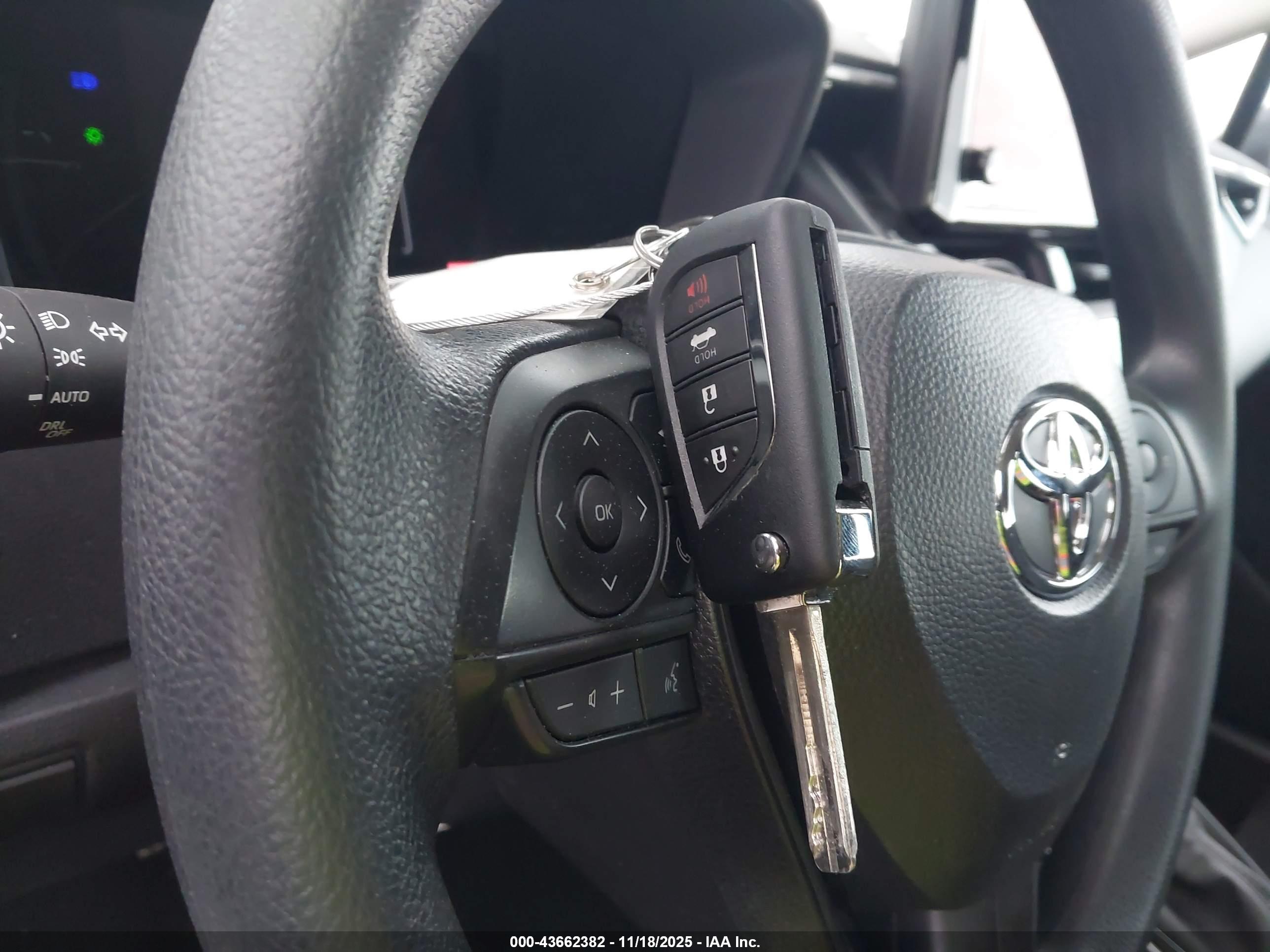 TOYOTA COROLLA image 11