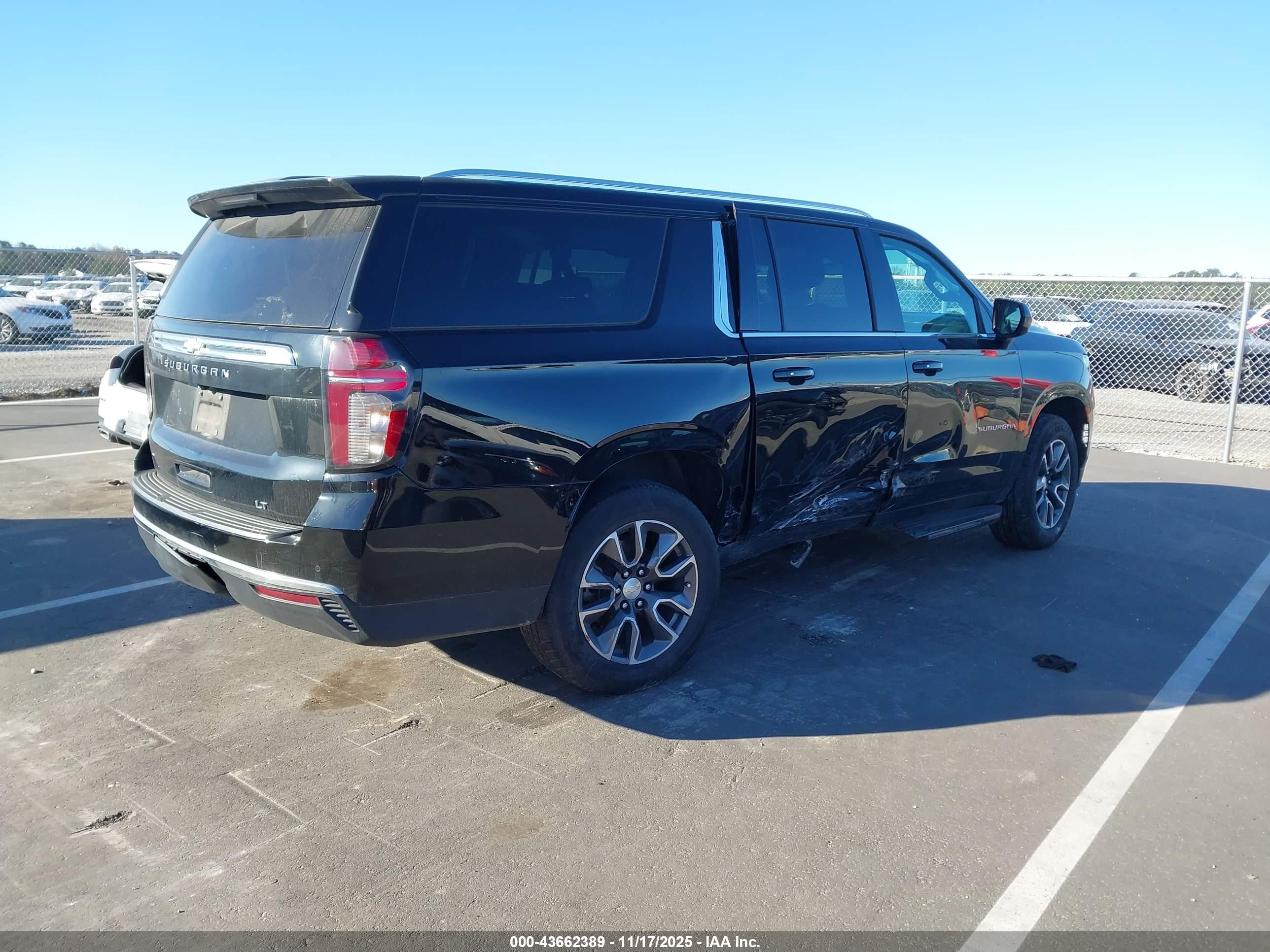 CHEVROLET SUBURBAN image 4