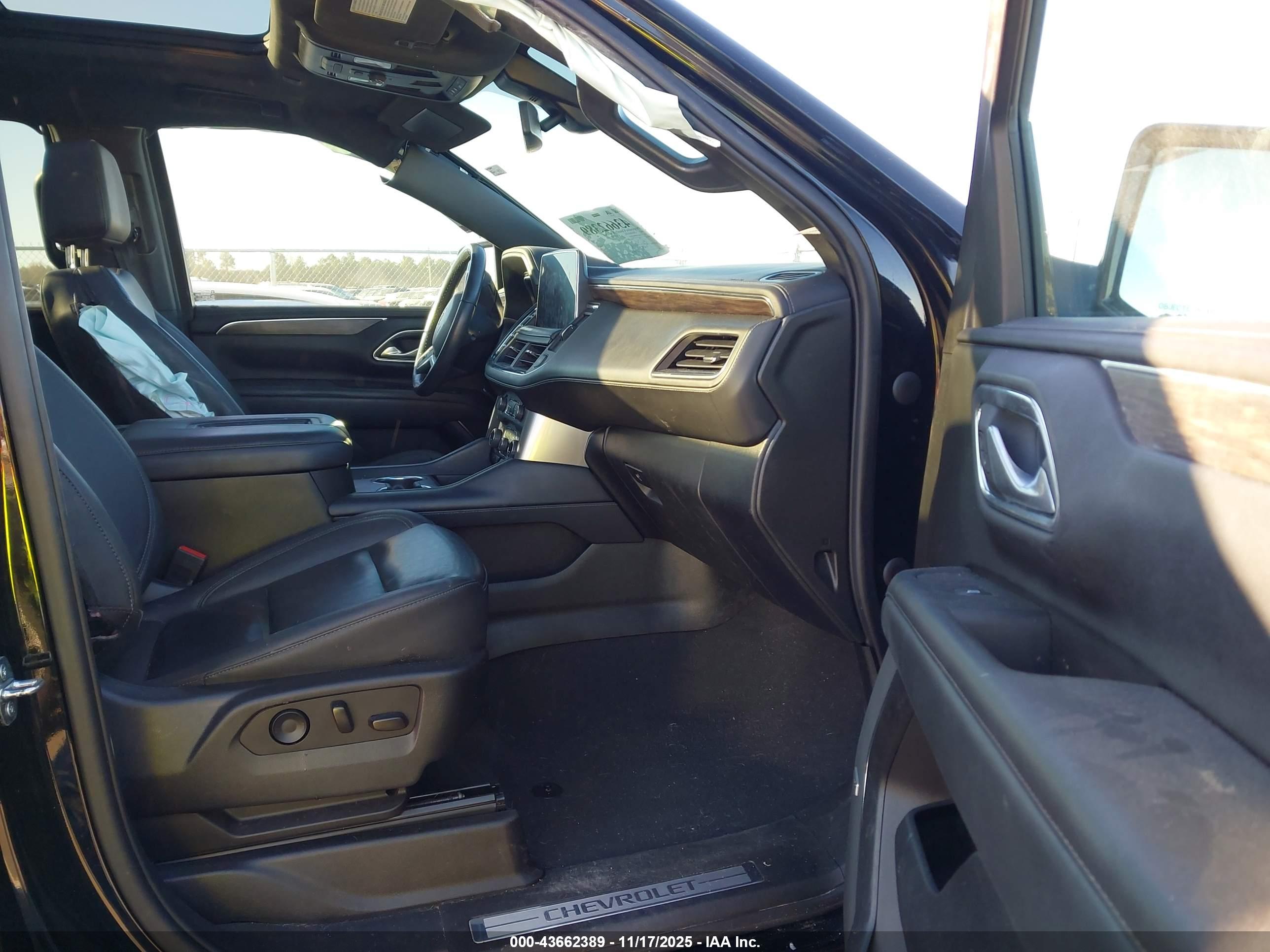 CHEVROLET SUBURBAN image 5