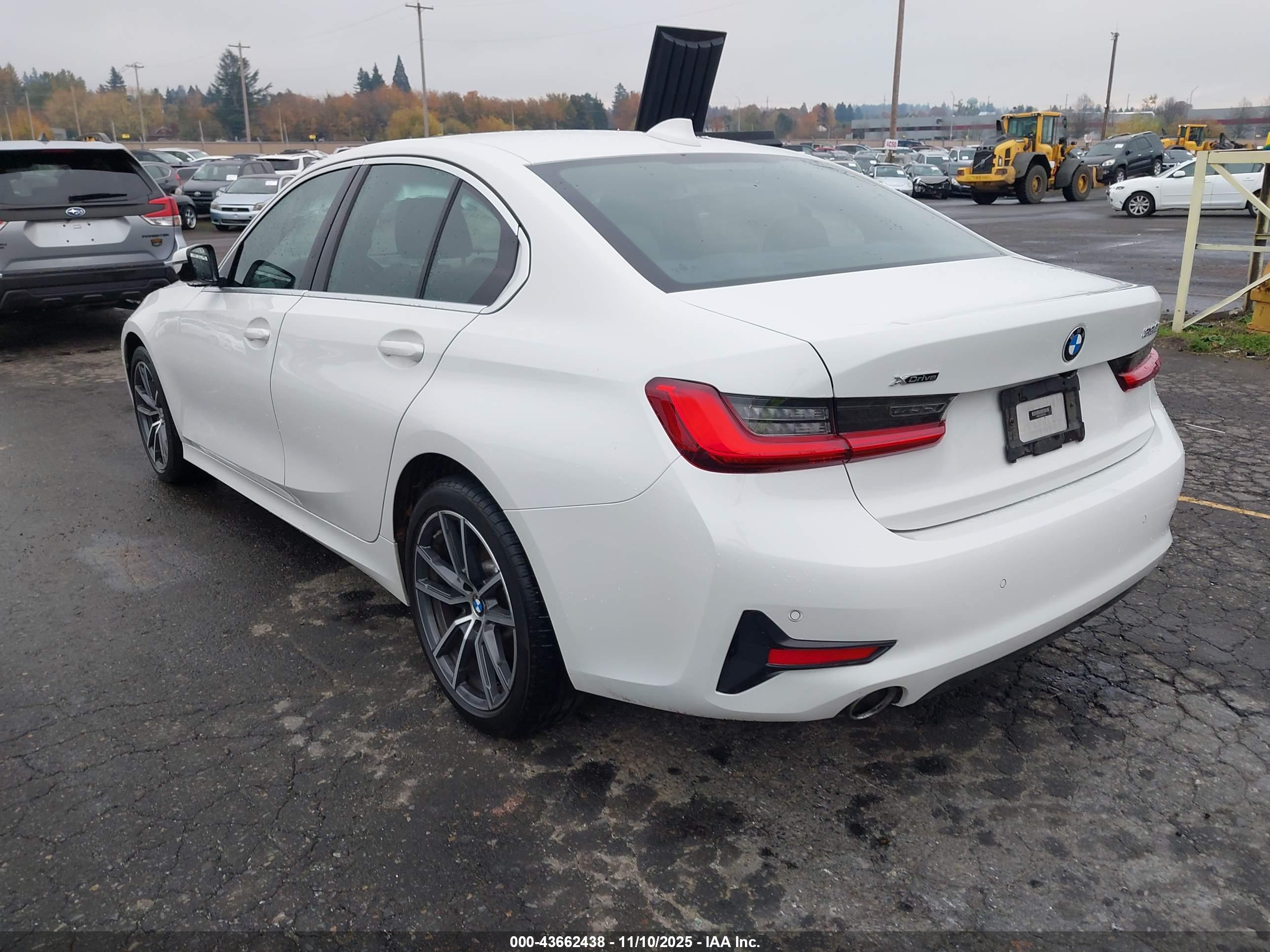 BMW 330I image 3