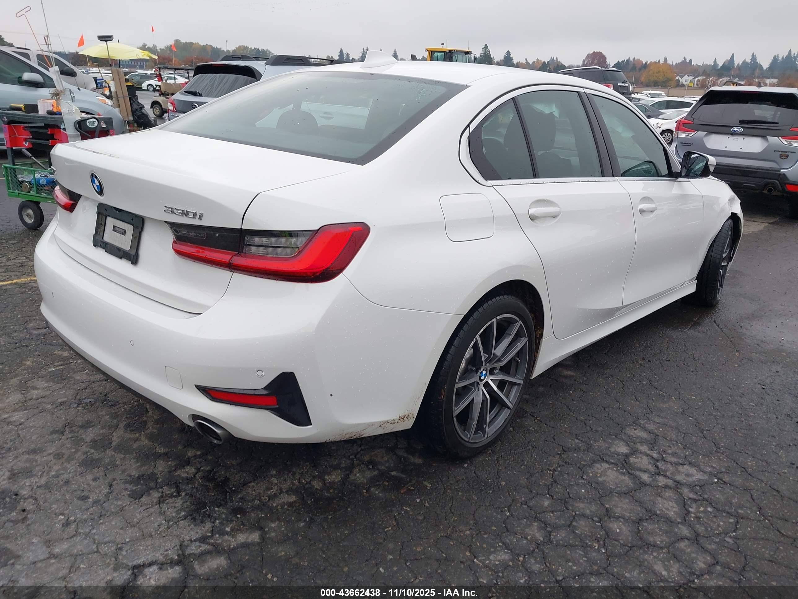 BMW 330I image 4