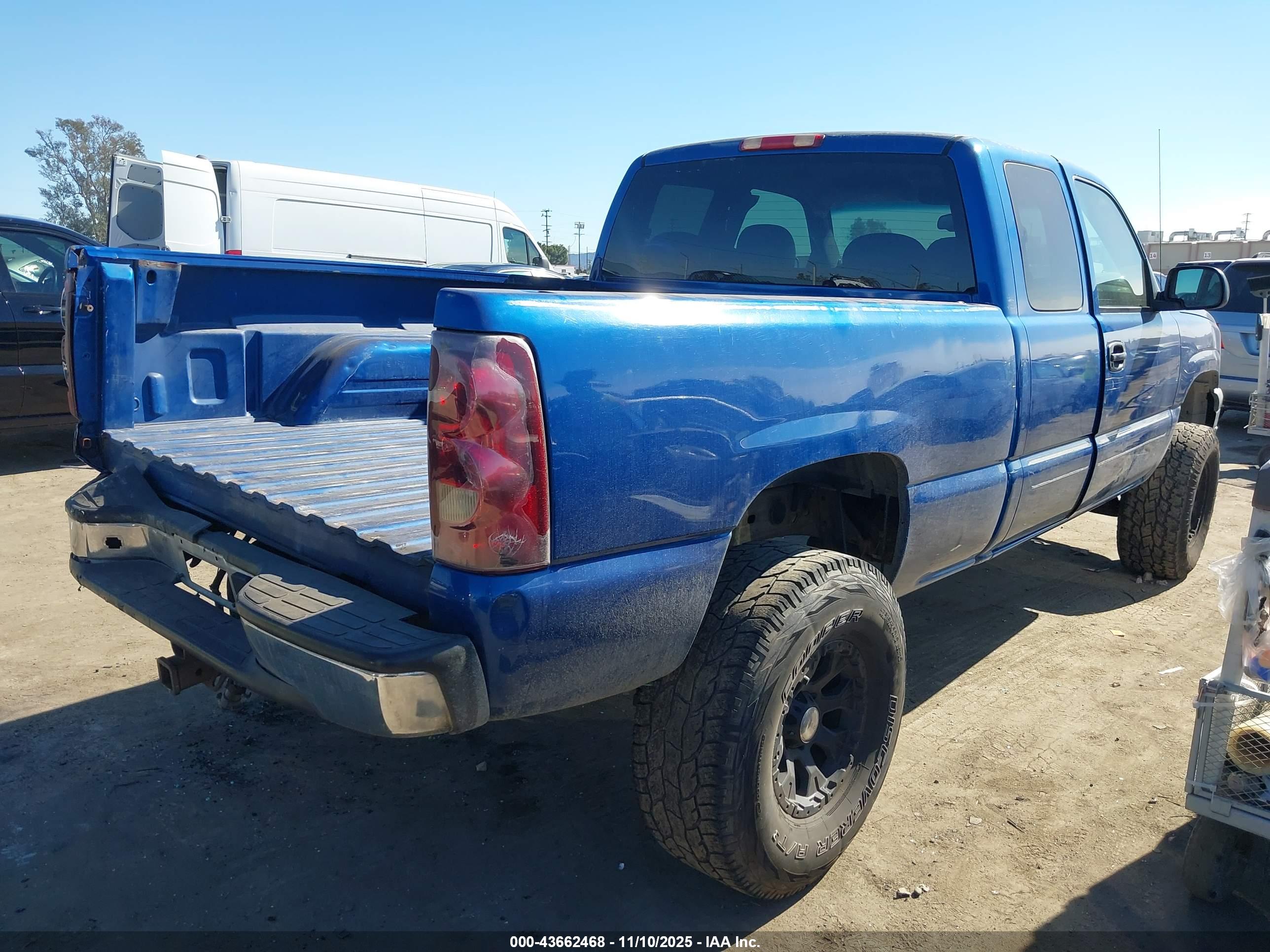 CHEVROLET SILVERADO image 4