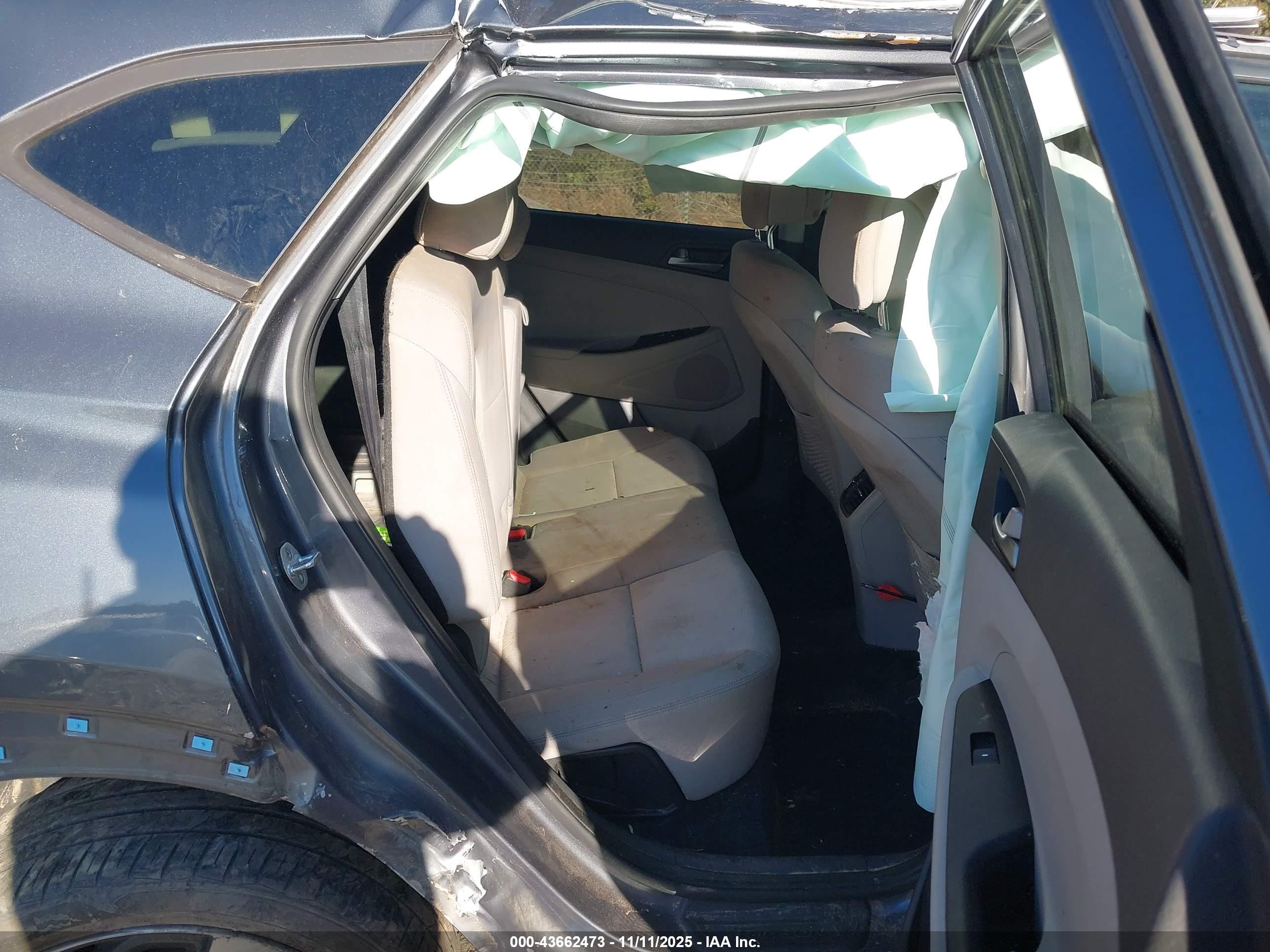 HYUNDAI TUCSON image 8