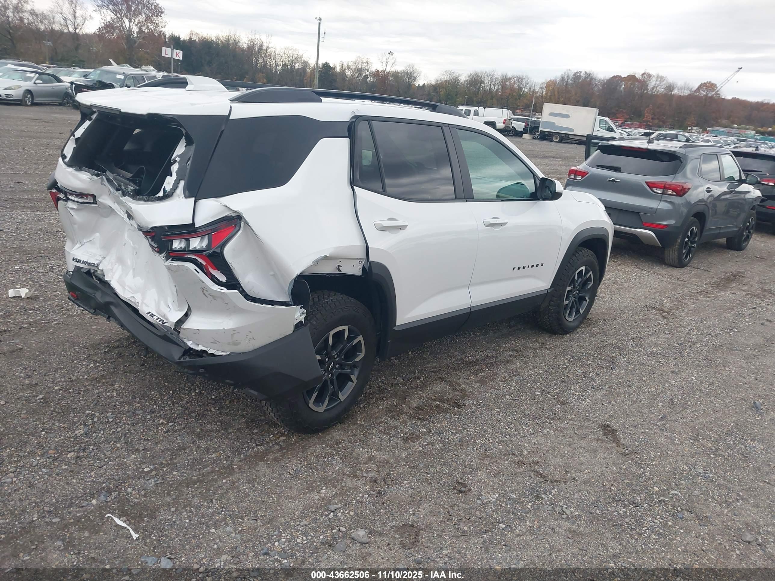 CHEVROLET EQUINOX image 4