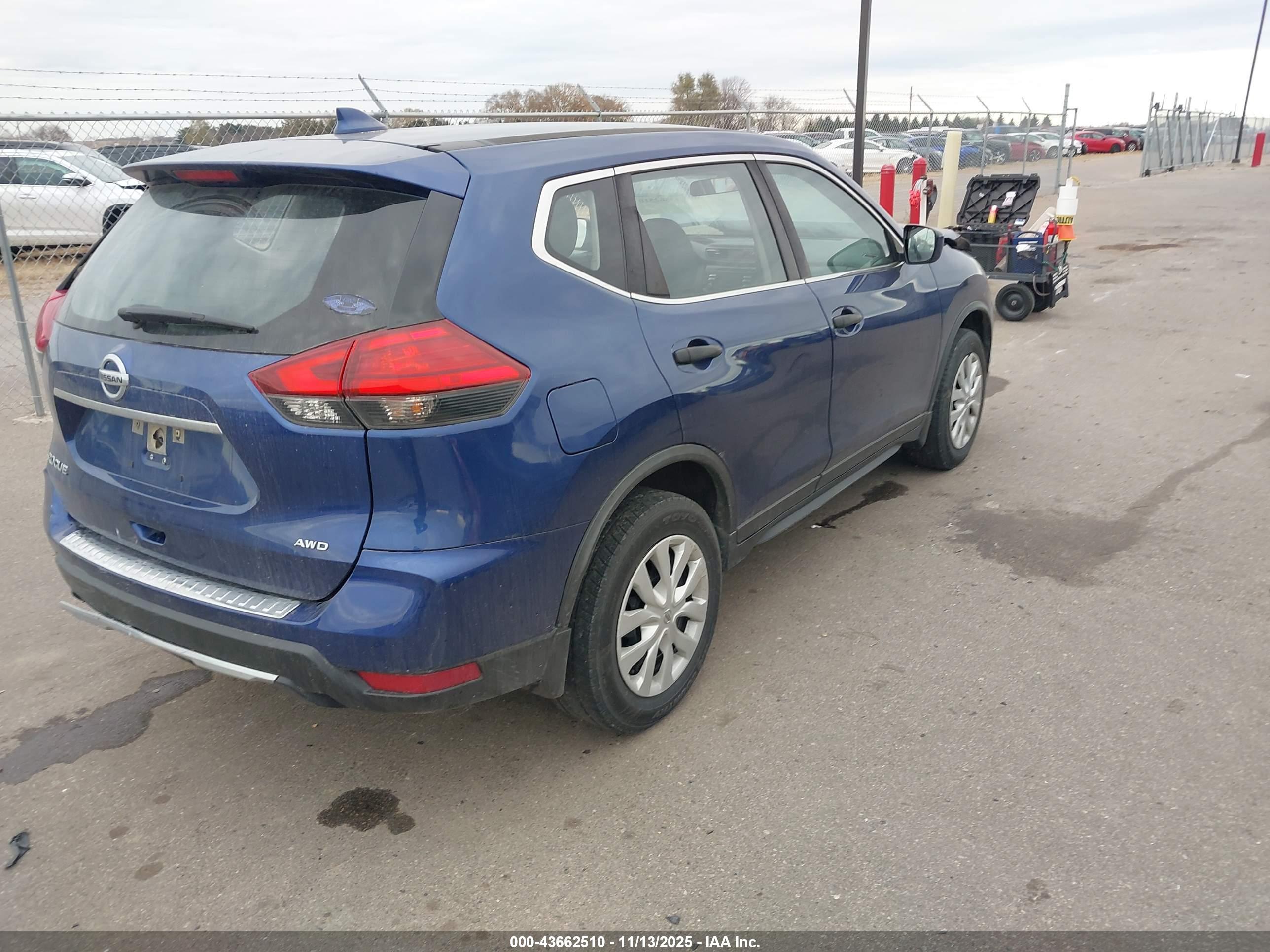 NISSAN ROGUE image 4