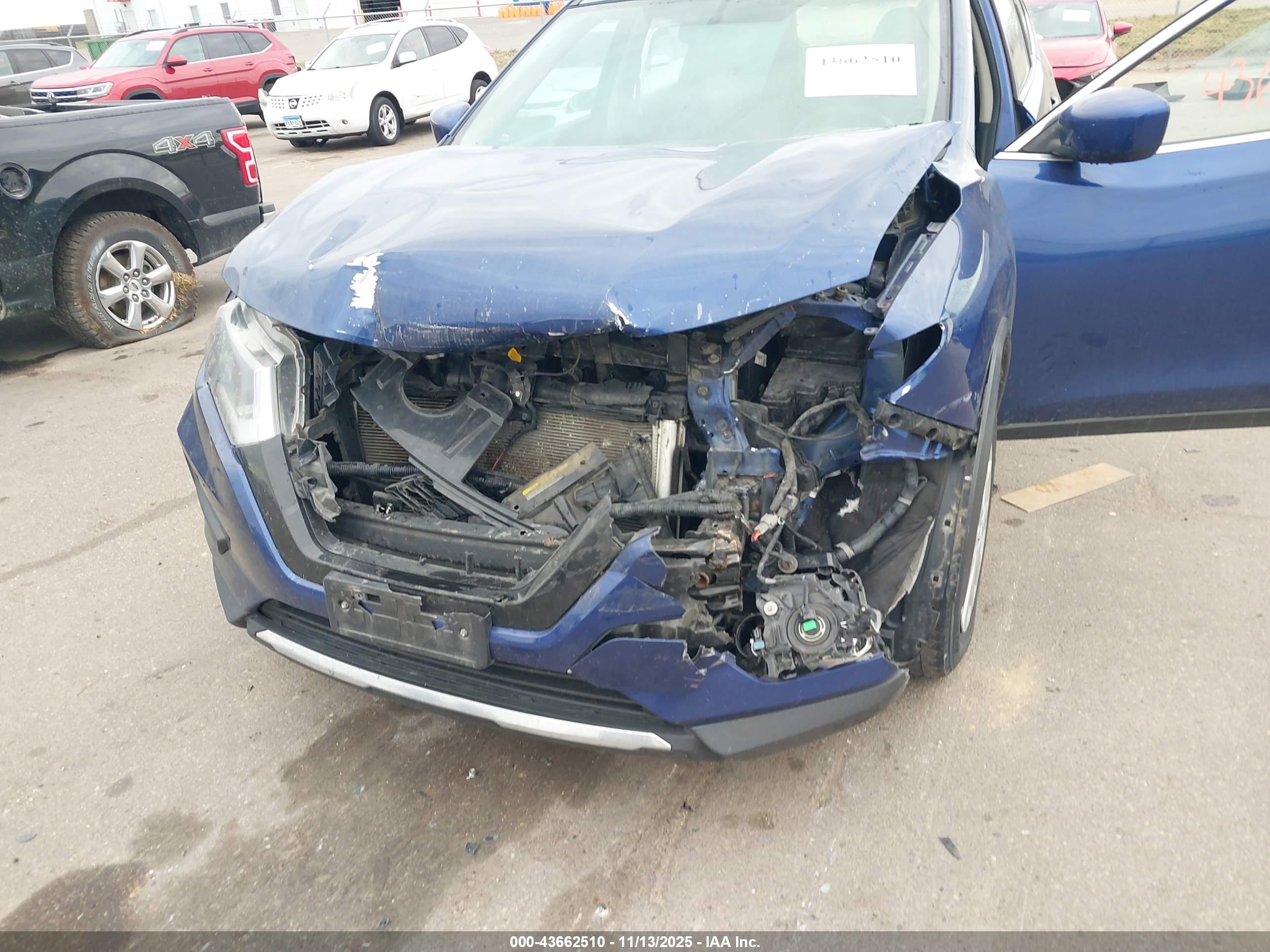 NISSAN ROGUE image 6